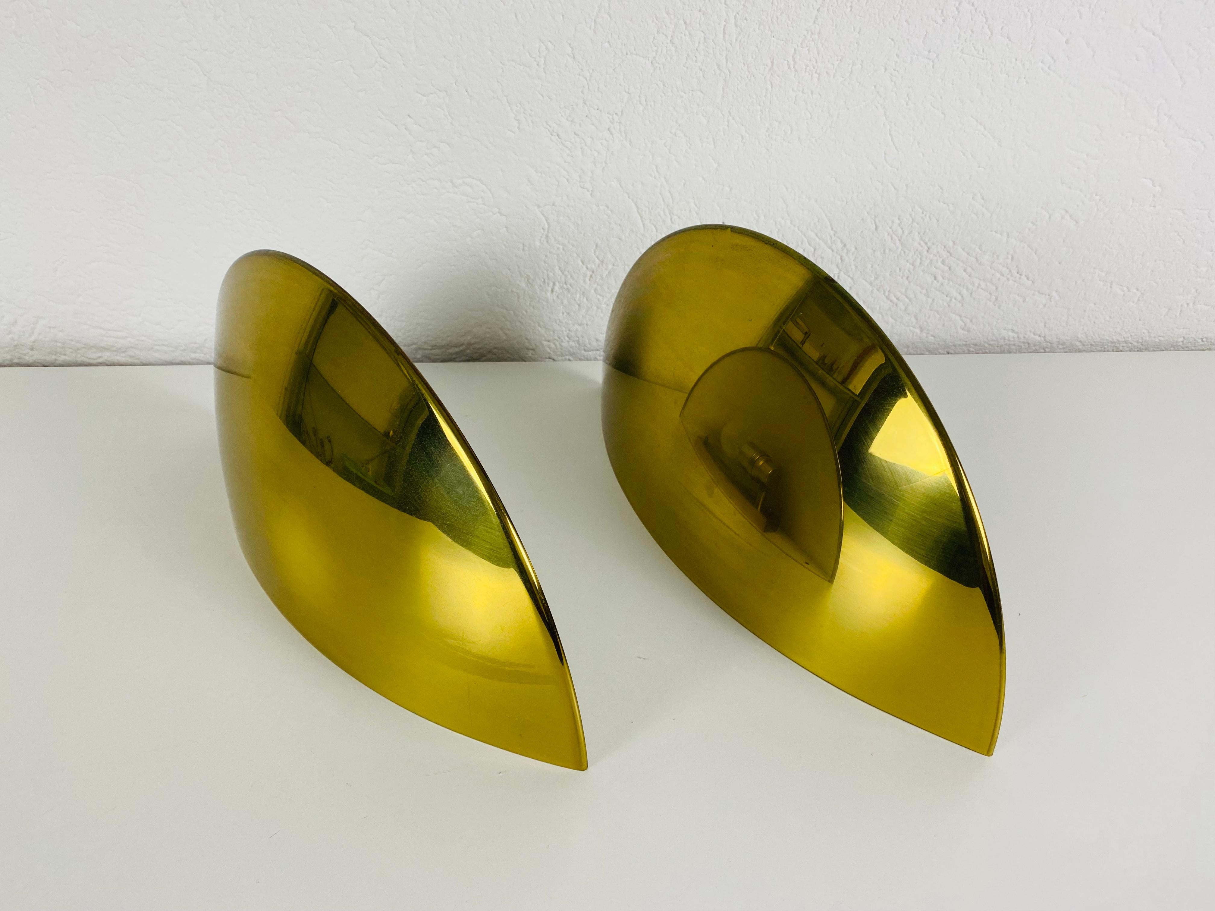 A pair of wall lampst by Florian Schulz made in Germany in the 1960s. It is fascinating with its gilt brass shade. 

The light requires E27 light bulbs. Works with both 110/220 V. Good vintage condition.

Free worldwide express shipping.