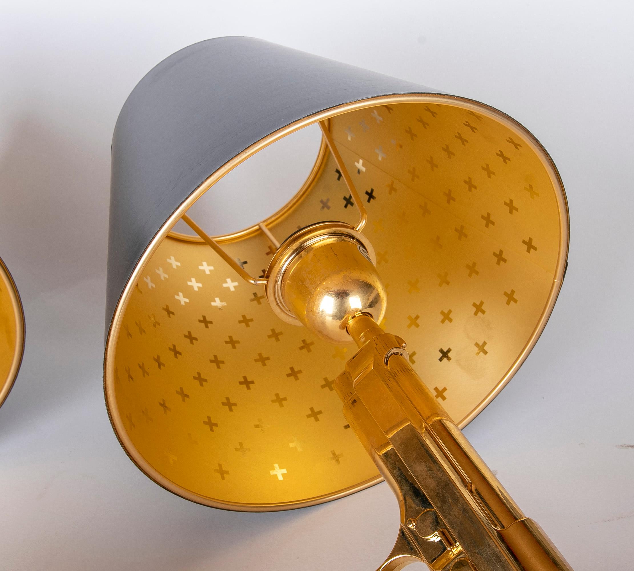 Paire de lampes de table de la collection FLOS Guns en or de Philippe Starck en vente 5