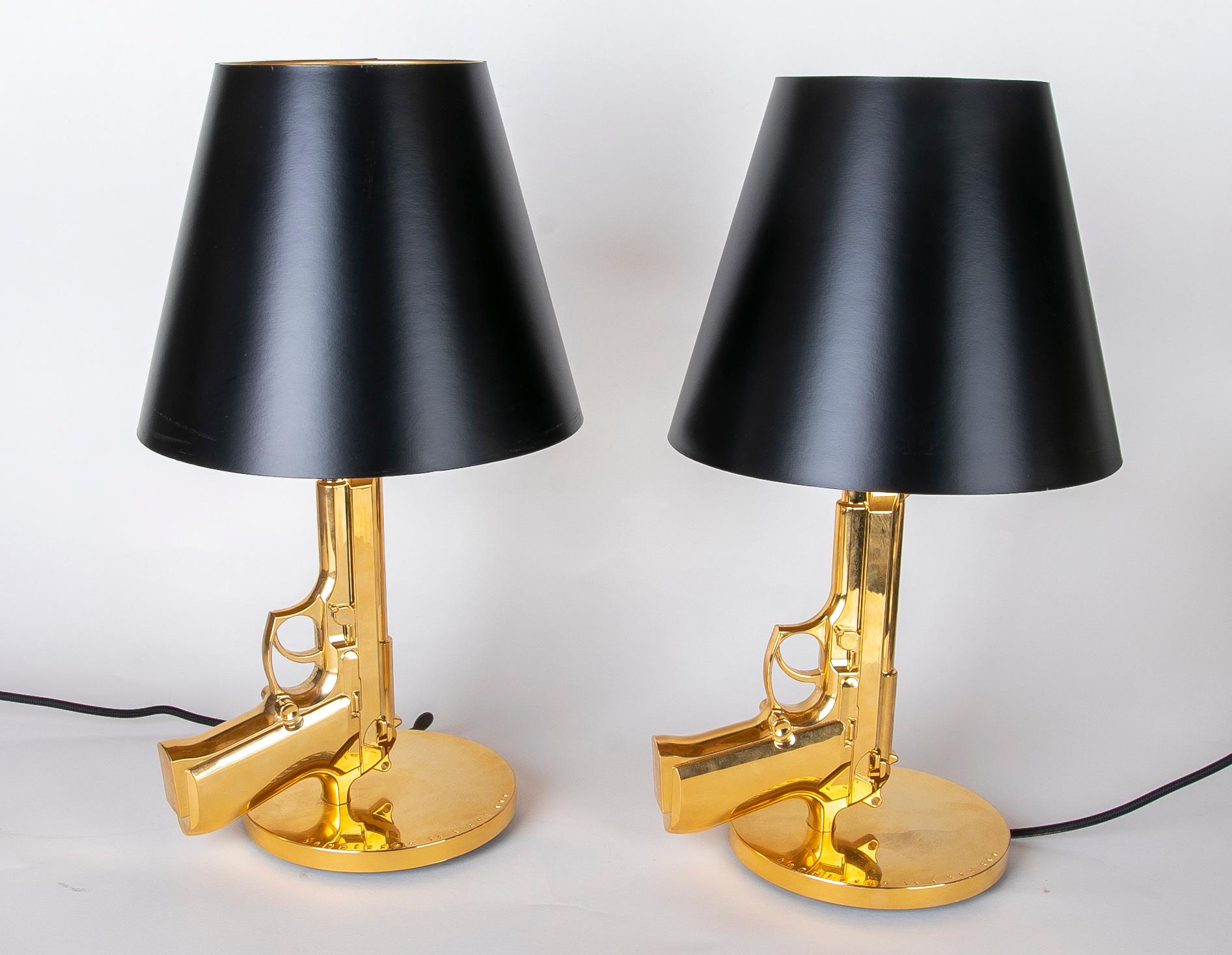 Italian Pair of FLOS Guns Collection Table Lamps in Gold by Philippe Starck For Sale