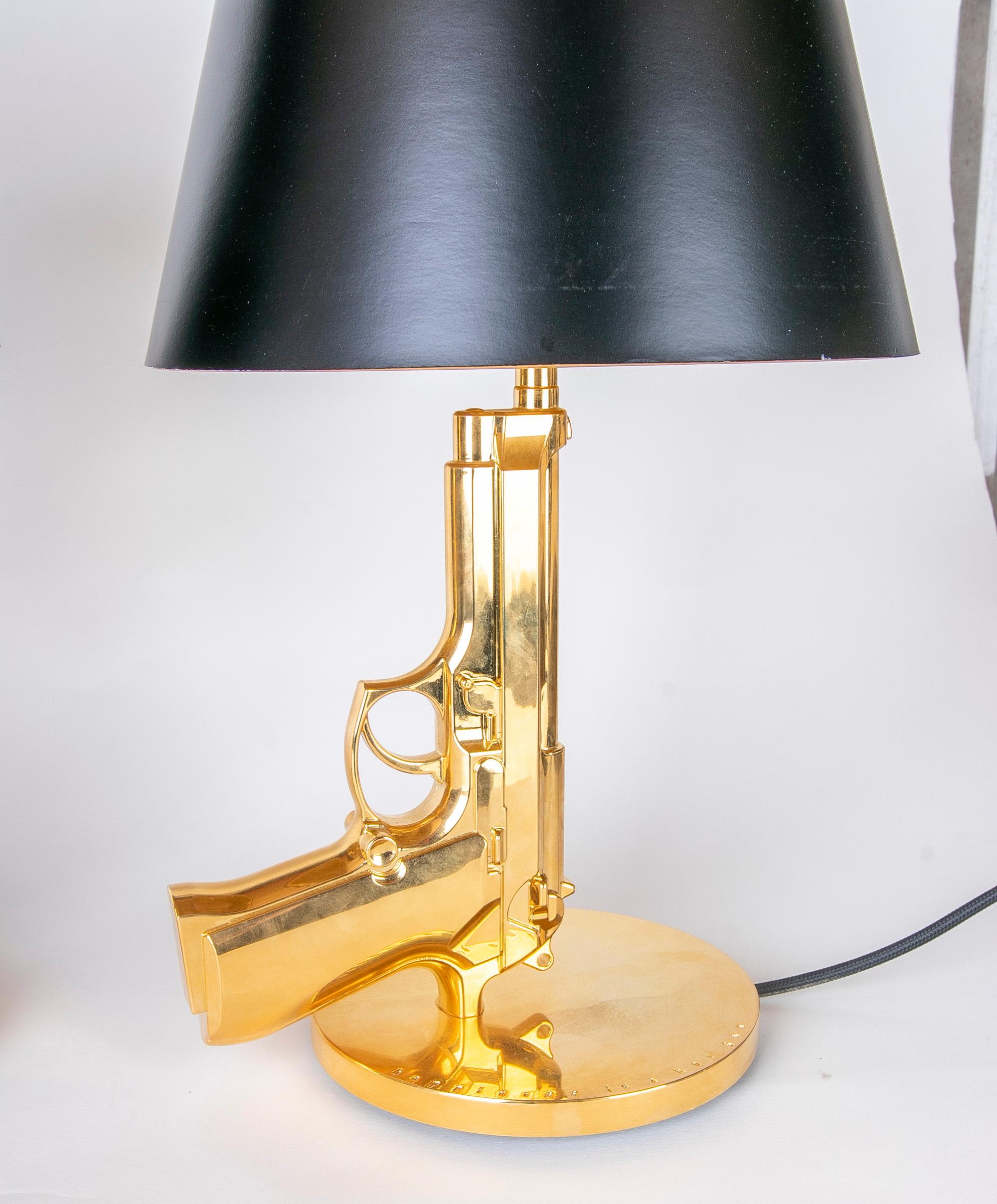 Pair of FLOS Guns Collection Table Lamps in Gold by Philippe Starck In Good Condition For Sale In Marbella, ES
