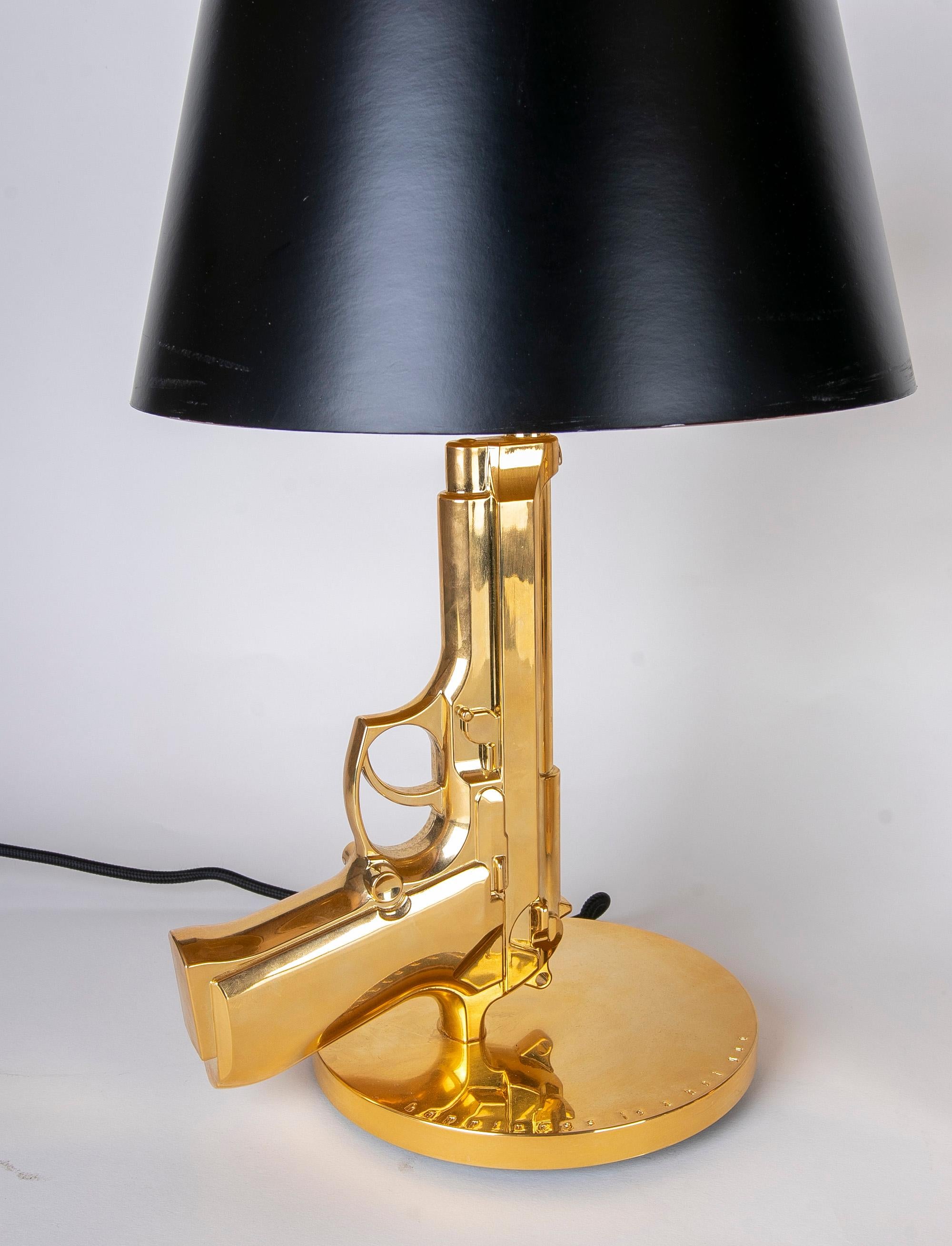 Contemporary Pair of FLOS Guns Collection Table Lamps in Gold by Philippe Starck For Sale