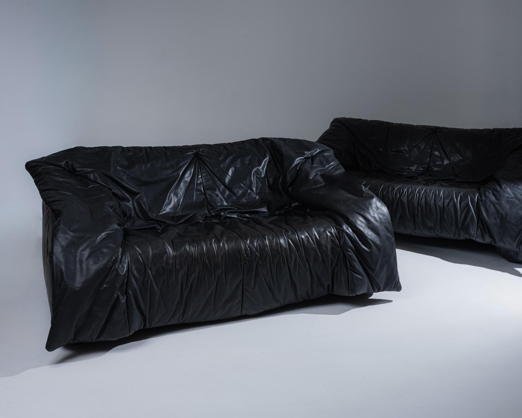 Pair of “Flou Flou” Sofas by Ligne Roset, Design by Donato D’Urbino & Paolo Lomazzi, 1980s

Pair of sofas featuring the signature soft lines and generous padding of the Flou Flou model, offering enveloping comfort. Upholstered in black leather with