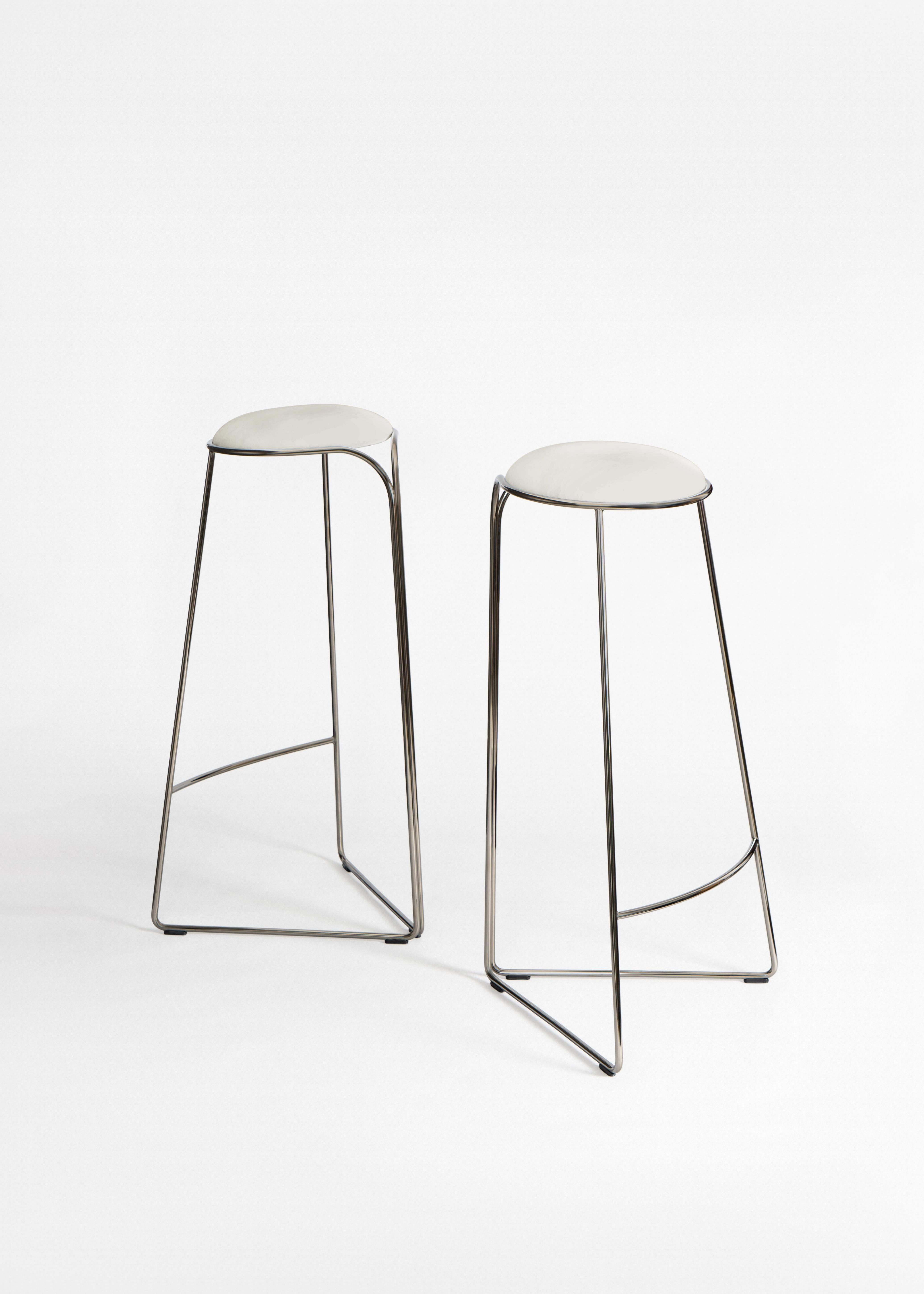 italien Paire de tabourets contemporains Flow ultablack par Enrico Girotti Made in Italy en vente