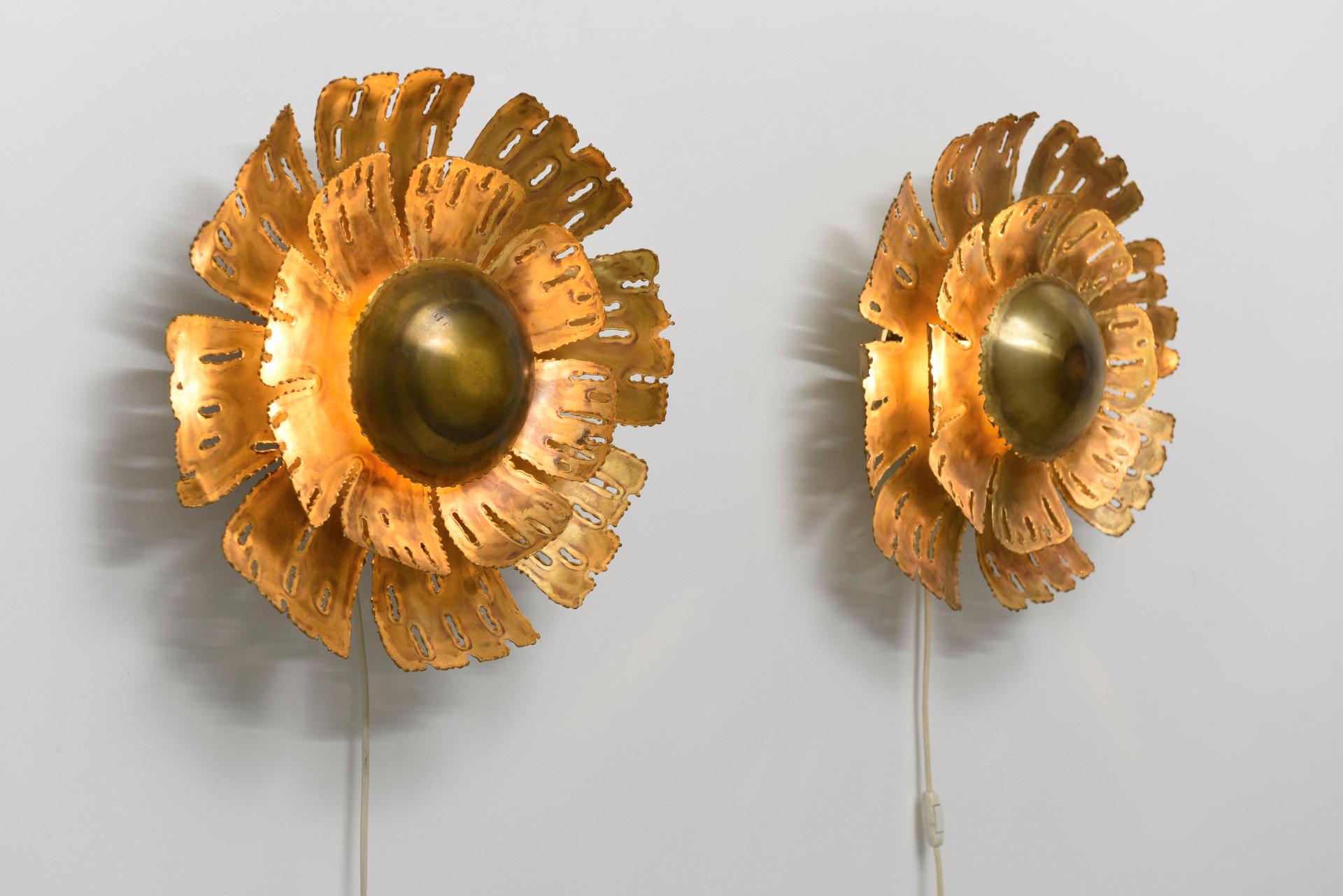 Pair of large ‘Flower’ brass wall lamps from the 1960s. Brutalist design by Svend Aage Holm Sørensen for Holm Sørensen & Co. Made in Denmark. 

