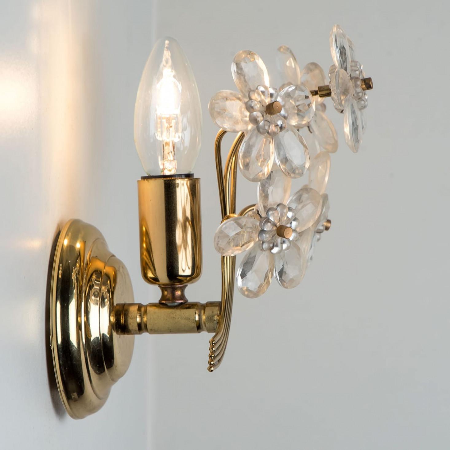 Pair of Flower Crystal and Gold Wall Light by Palwa, 1960s, Germany en venta 2