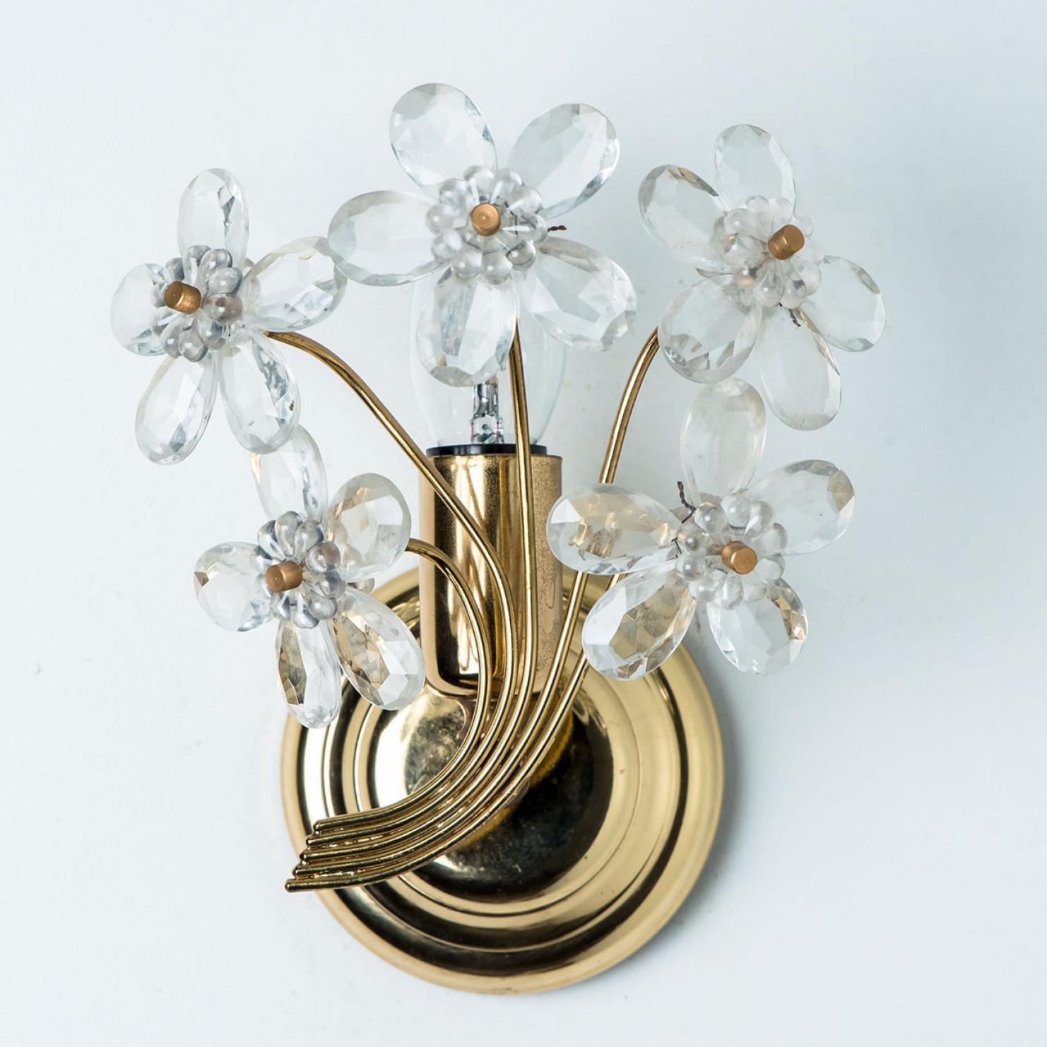 Pair of Flower Crystal and Gold Wall Light by Palwa, 1960s, Germany Alemán en venta
