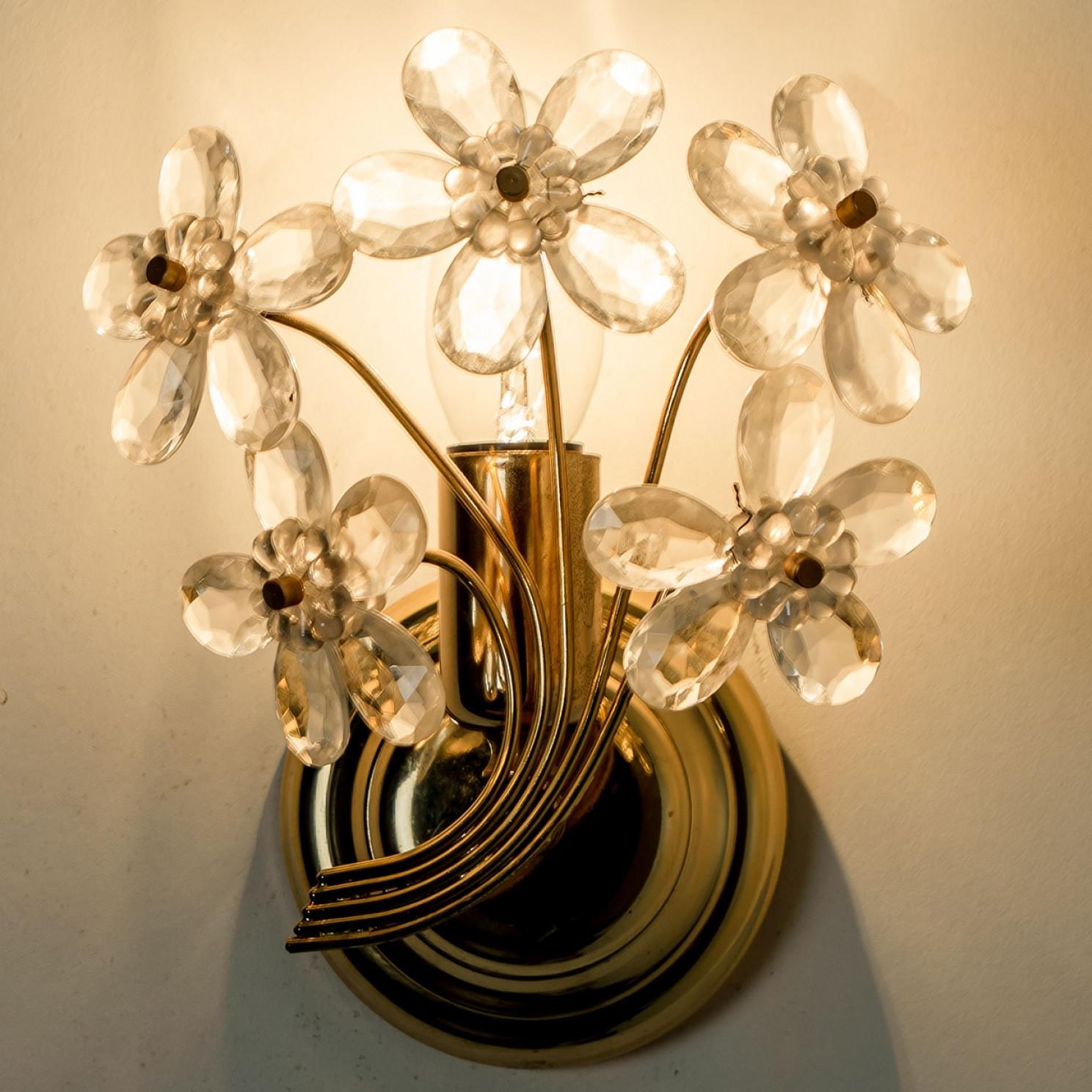 Pair of Flower Crystal and Gold Wall Light by Palwa, 1960s, Germany siglo XX en venta