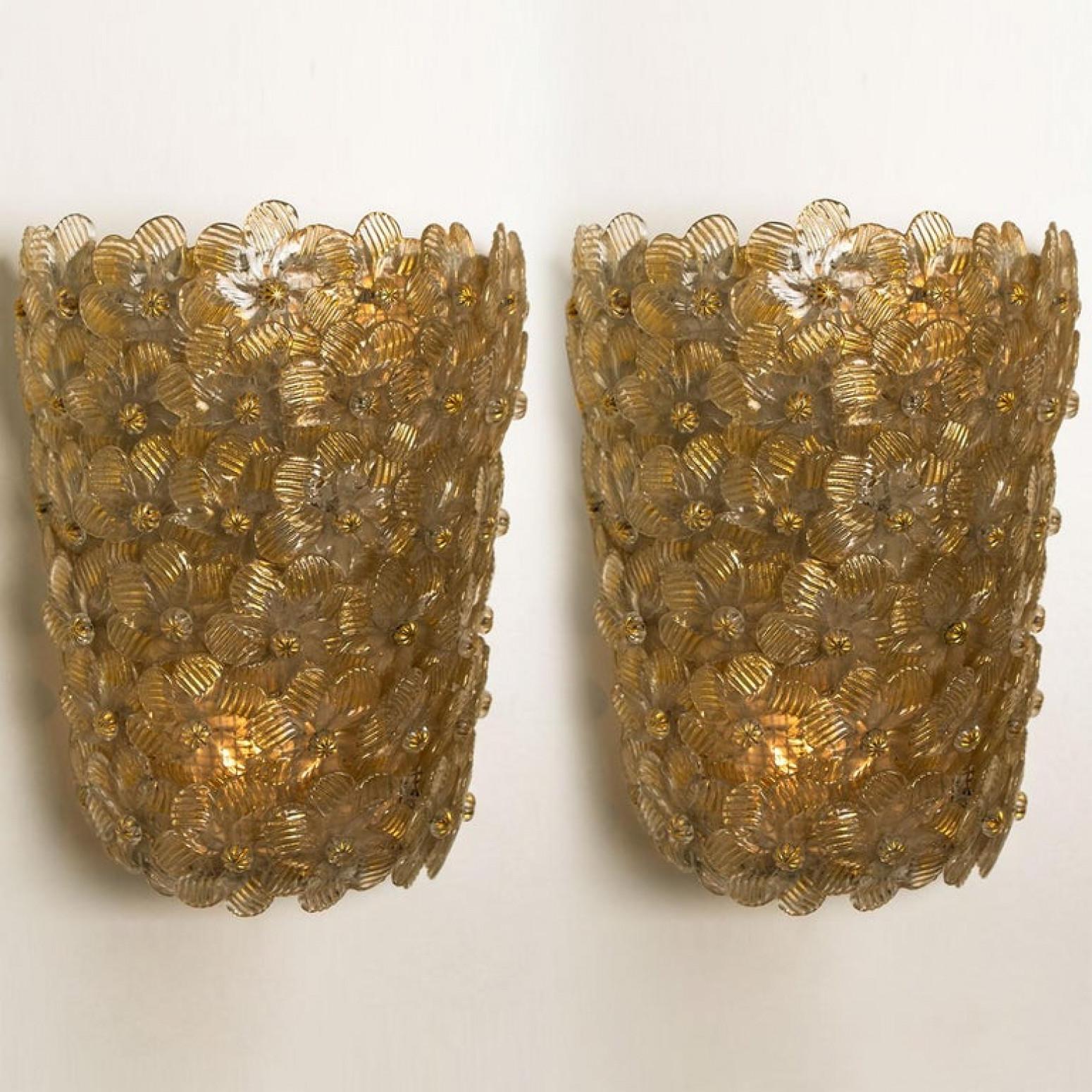 Italian Pair of Flower Light Fixtures by Barovier & Toso, Murano, 1990s For Sale