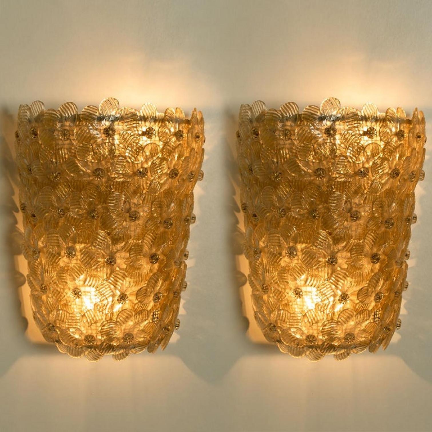 Pair of Flower Light Fixtures by Barovier & Toso, Murano, 1990s In Good Condition For Sale In Rijssen, NL