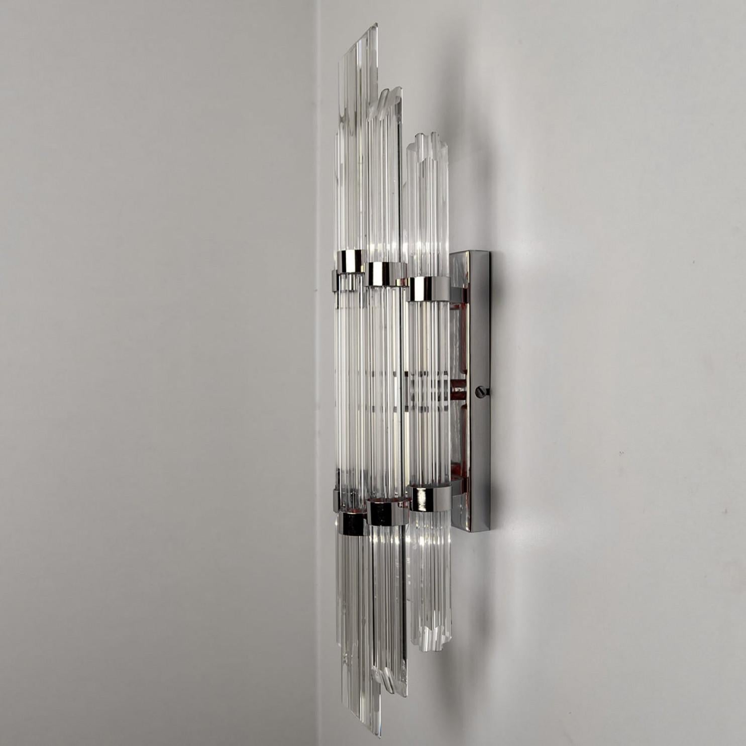 Pair of Flower Shaped Rod Glass and Chrome Wall Sconces in Style of Sciolari en venta 3