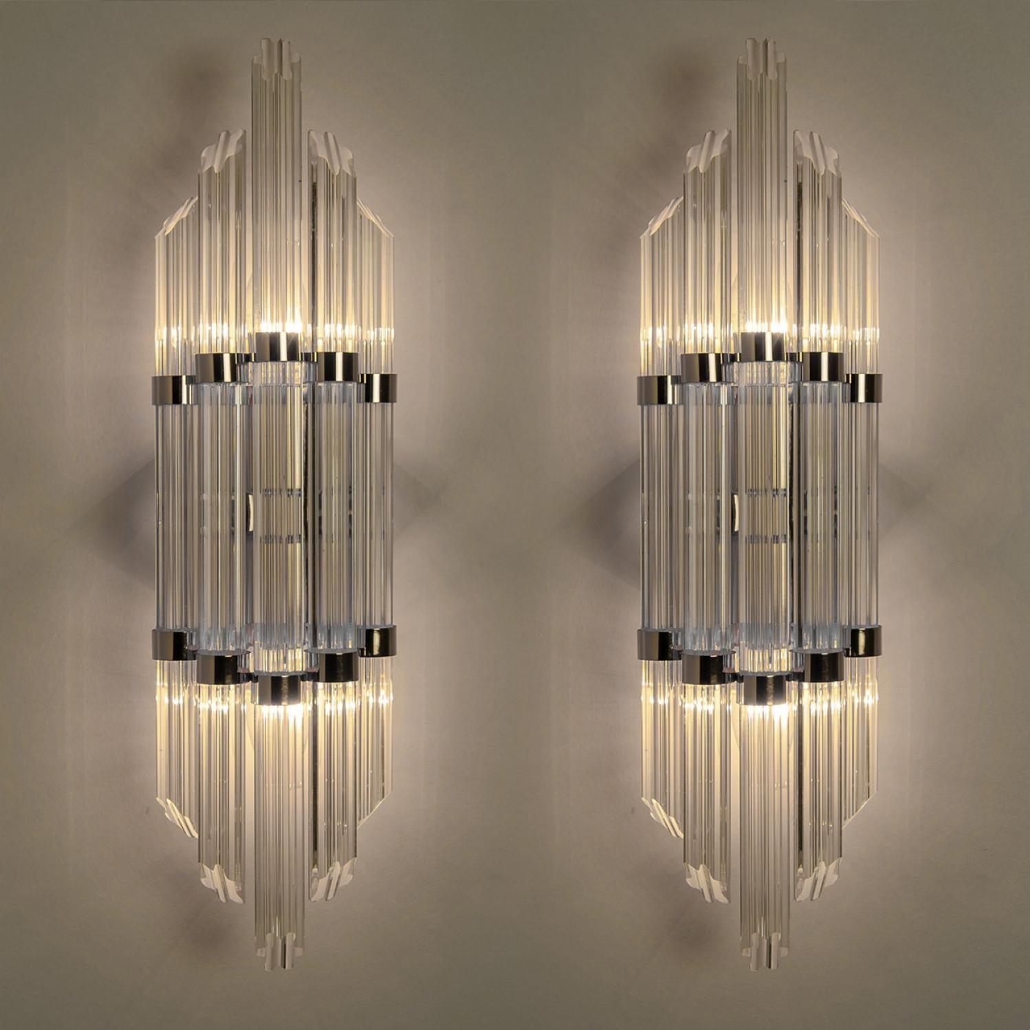 Pair of Flower Shaped Rod Glass and Chrome Wall Sconces in Style of Sciolari Moderno de mediados de siglo en venta