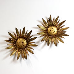 Pair of flower-shaped wall/ceiling sconces in gilt metal - c. 1950 - Spain