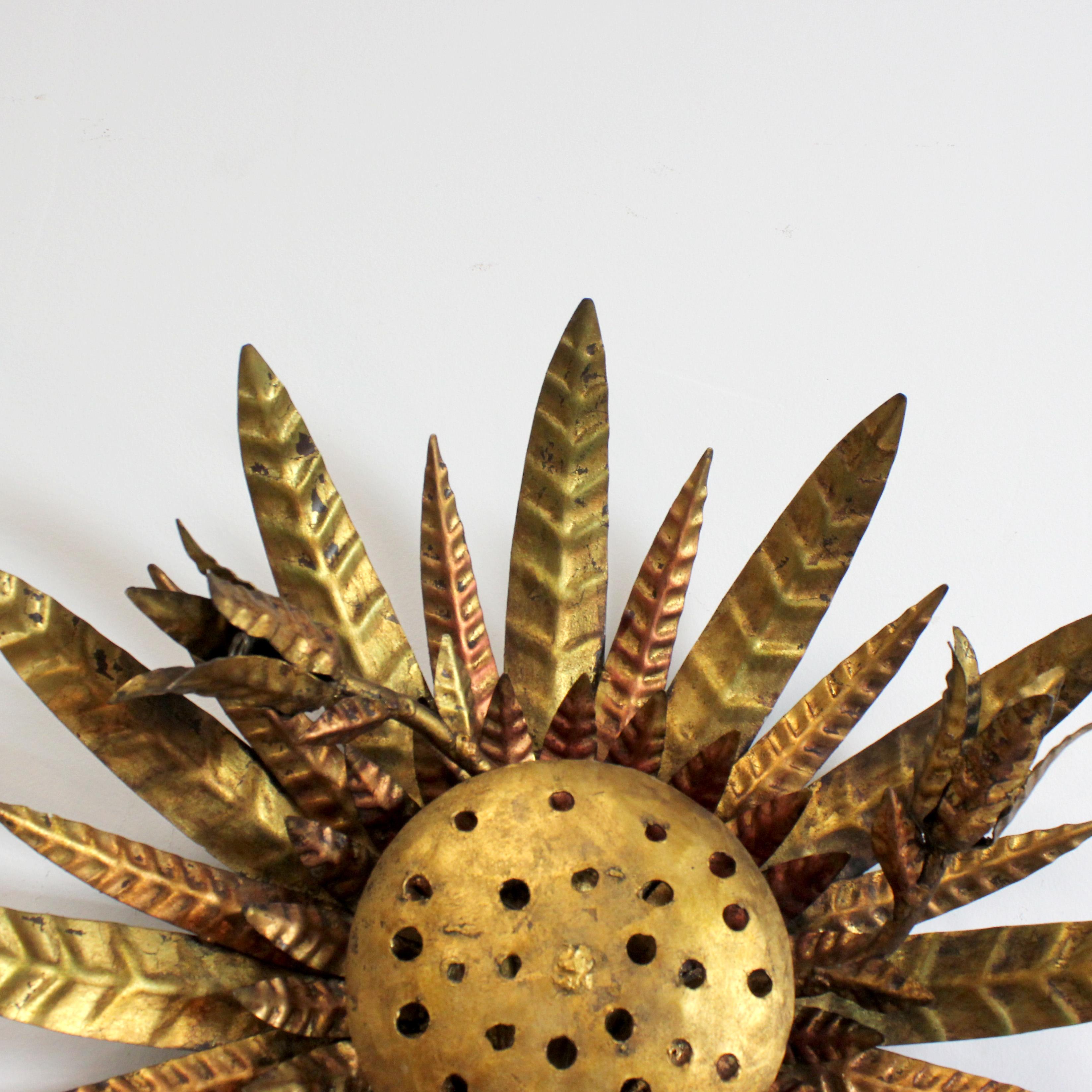 Pareja de apliques de pared/techo en forma de flor en metal dorado - c. 1950 - España Español en venta