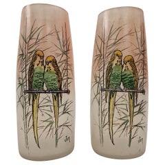 Coppia di vasi da fiori firmati Legras, uccello budgie decorato, vetro smaltato, 1920 Francia