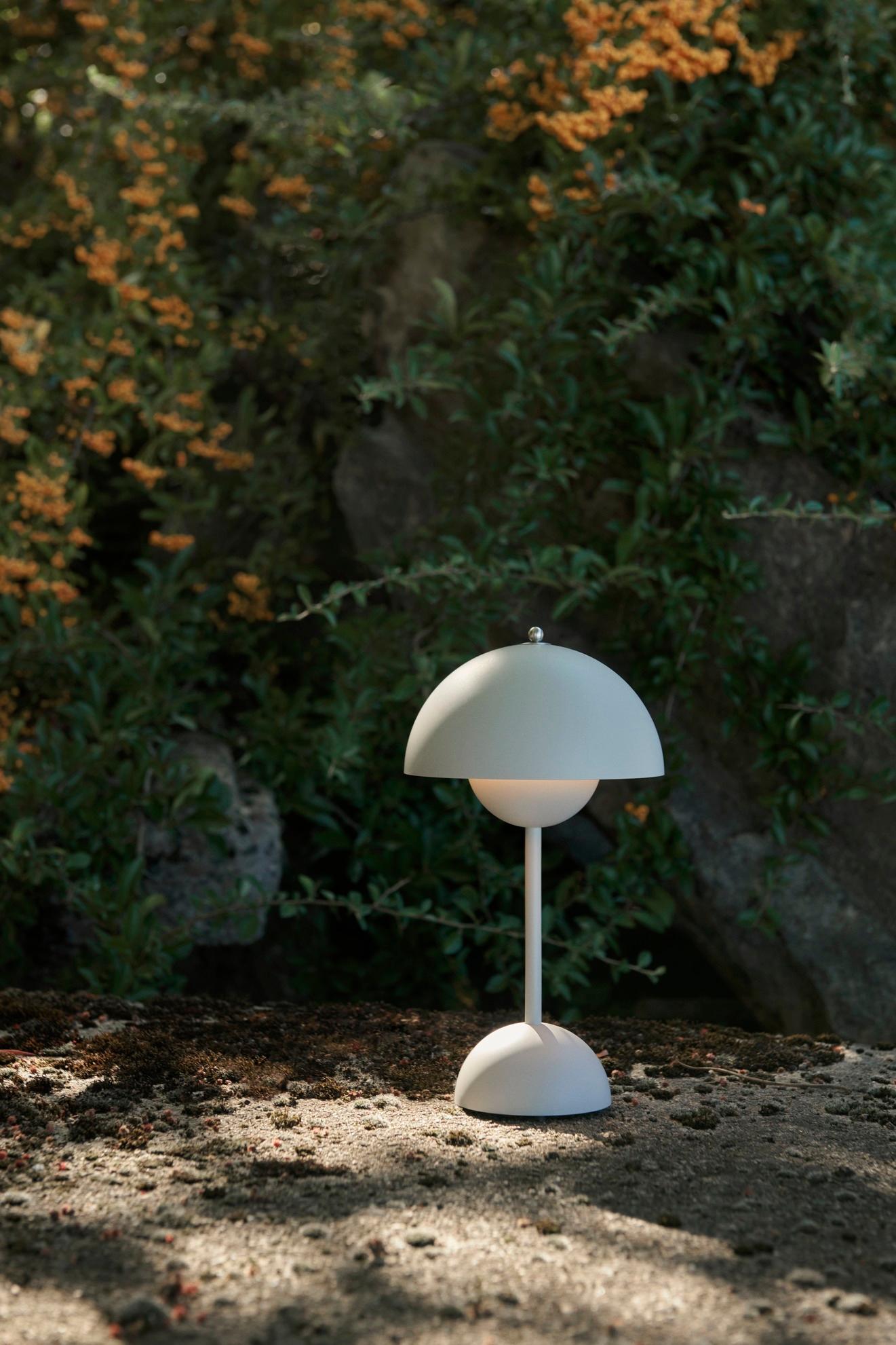 Danish Pair of Flowerpot Vp9 Portable-Matt Light Grey-Table Lamp byVerner Panton for &T For Sale
