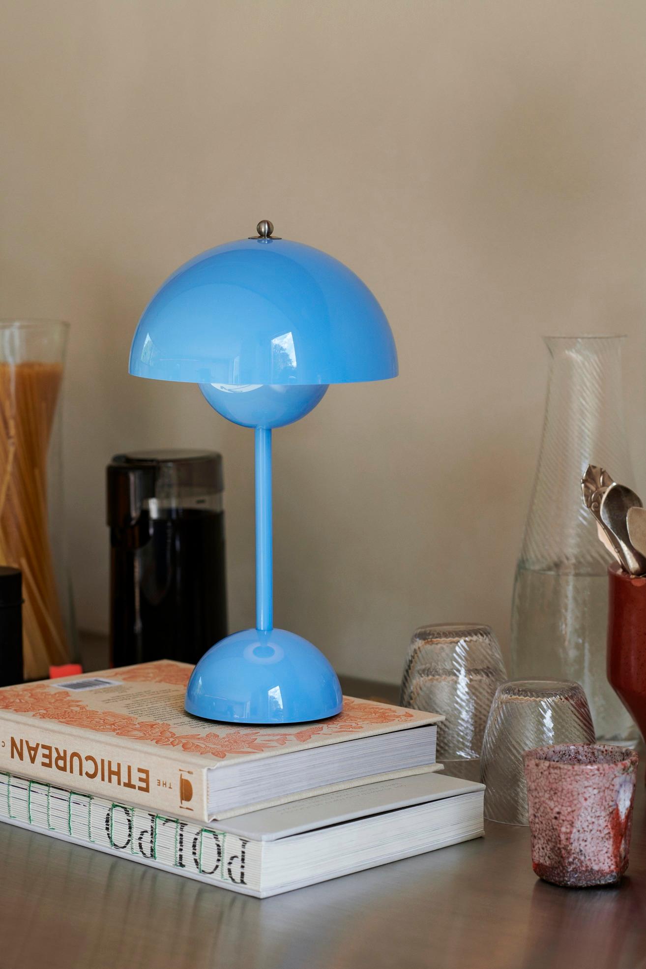 Danish Pair of Flowerpot Vp9 Portable Swim Blue Table Lamp by Verner Panton for &T For Sale