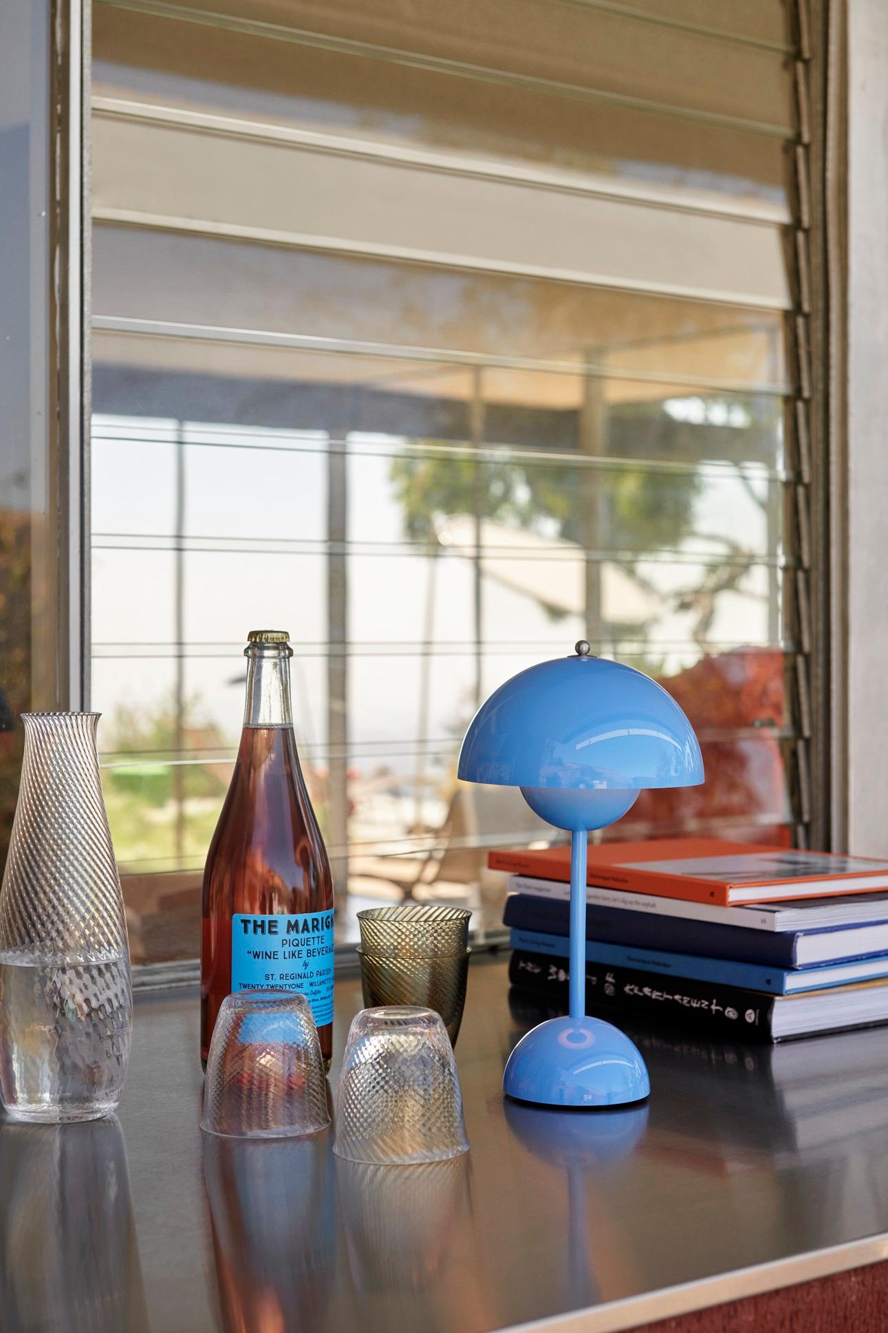 Pair of Flowerpot Vp9 Portable Swim Blue Table Lamp by Verner Panton for &T For Sale 1