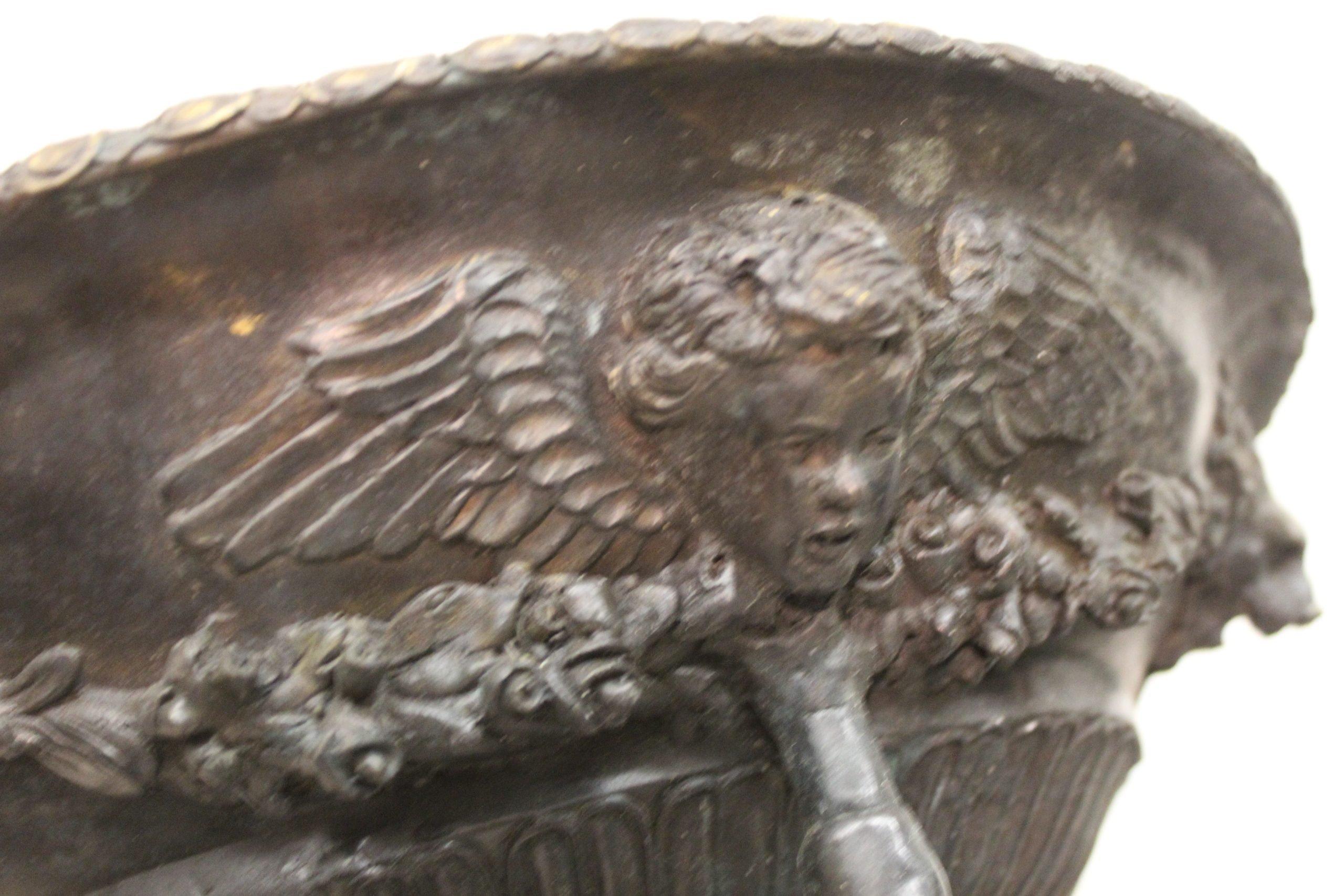 Bronzo Coppia di vasi da fiori in vendita