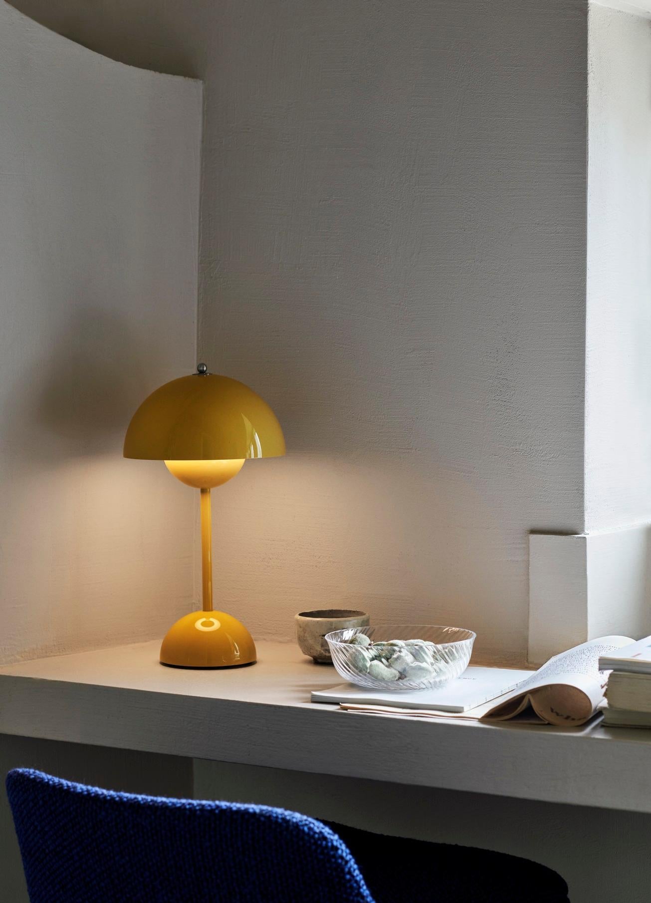 XXIe siècle et contemporain Paire de lampes de table portable Mustard Vp9 de Verner Panton pour &Tradition en vente
