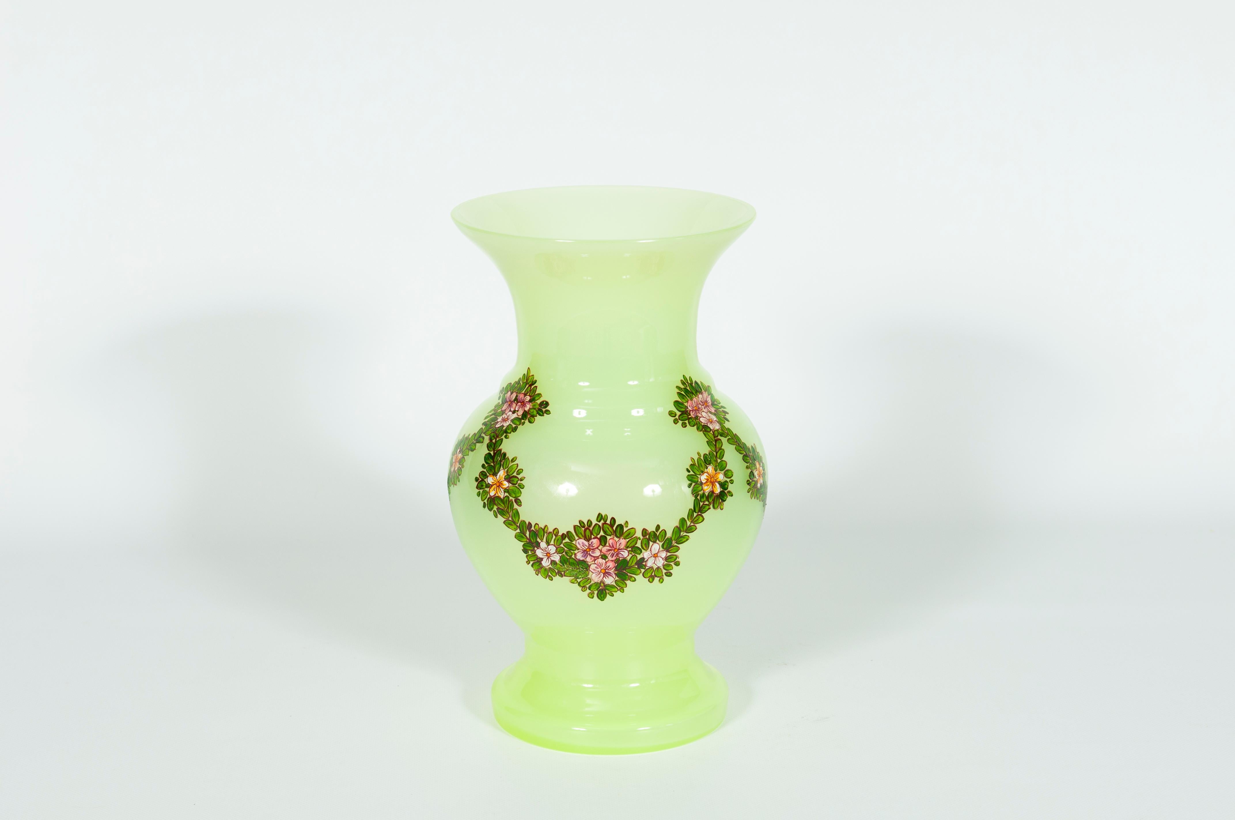 Verre Paire de vases en verre de Murano jaune fluorescent peints et décorés à la main 1990 en vente