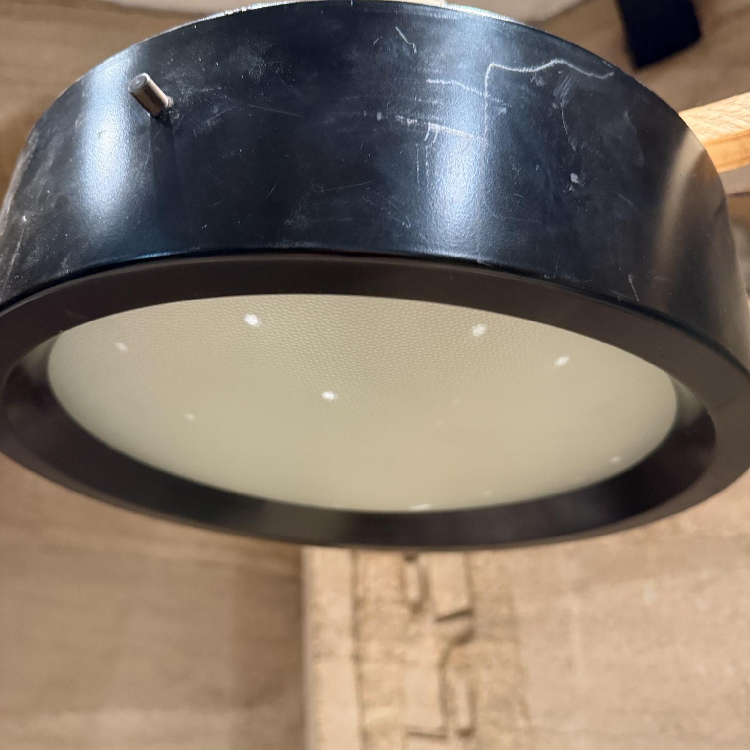 Milieu du XXe siècle Paire de pendentifs encastrés attribués à Stilnovo Italie Milieu du siècle en vente