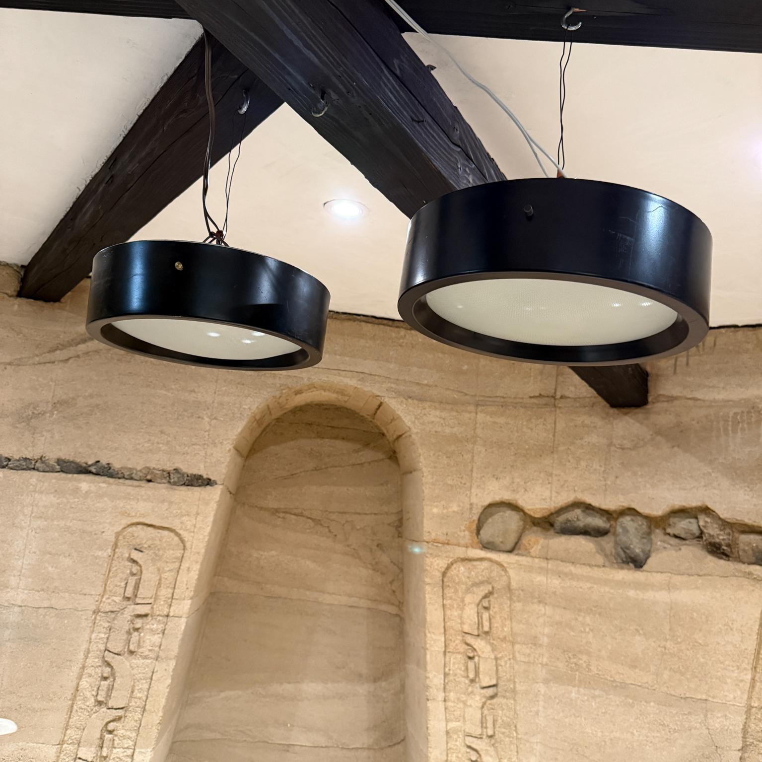 Paire de pendentifs encastrés attribués à Stilnovo Italie Milieu du siècle en vente 1