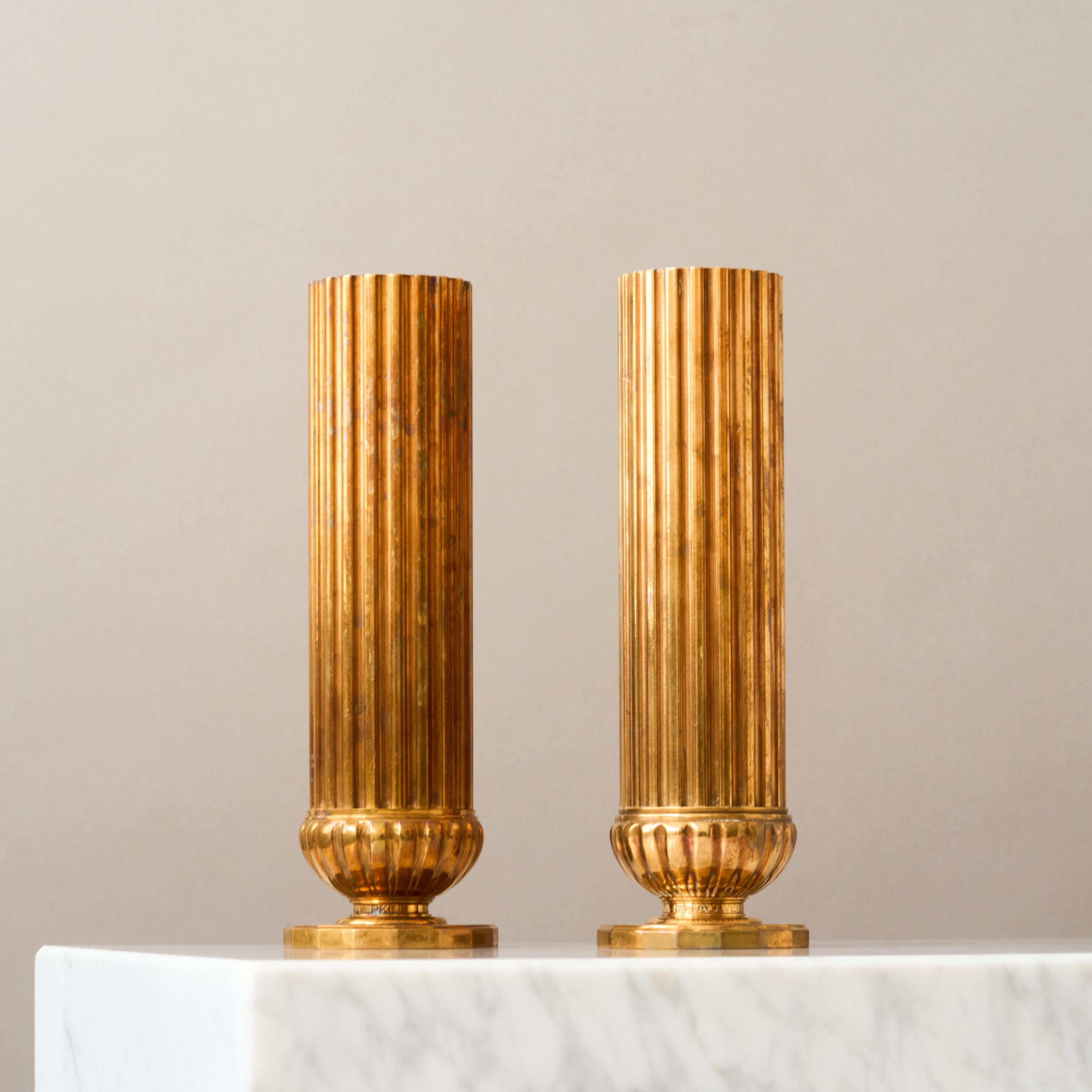 Paar kannelierte Art-Déco-Vasen aus Bronze von SVM Handarbete, Schweden, 1930er Jahre. (Skandinavische Moderne) im Angebot