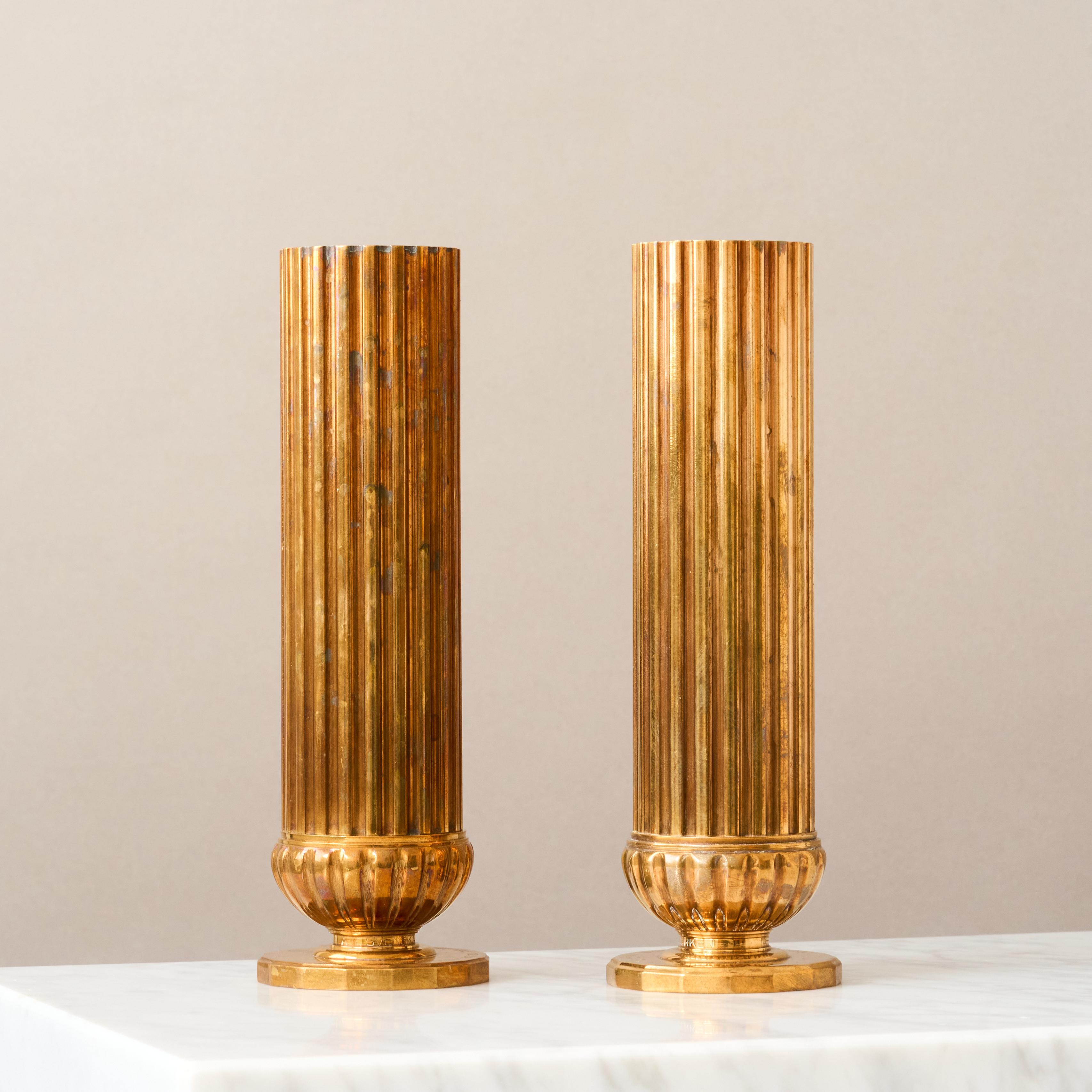 Paar kannelierte Art-Déco-Vasen aus Bronze von SVM Handarbete, Schweden, 1930er Jahre. im Zustand „Gut“ im Angebot in Malmö, SE
