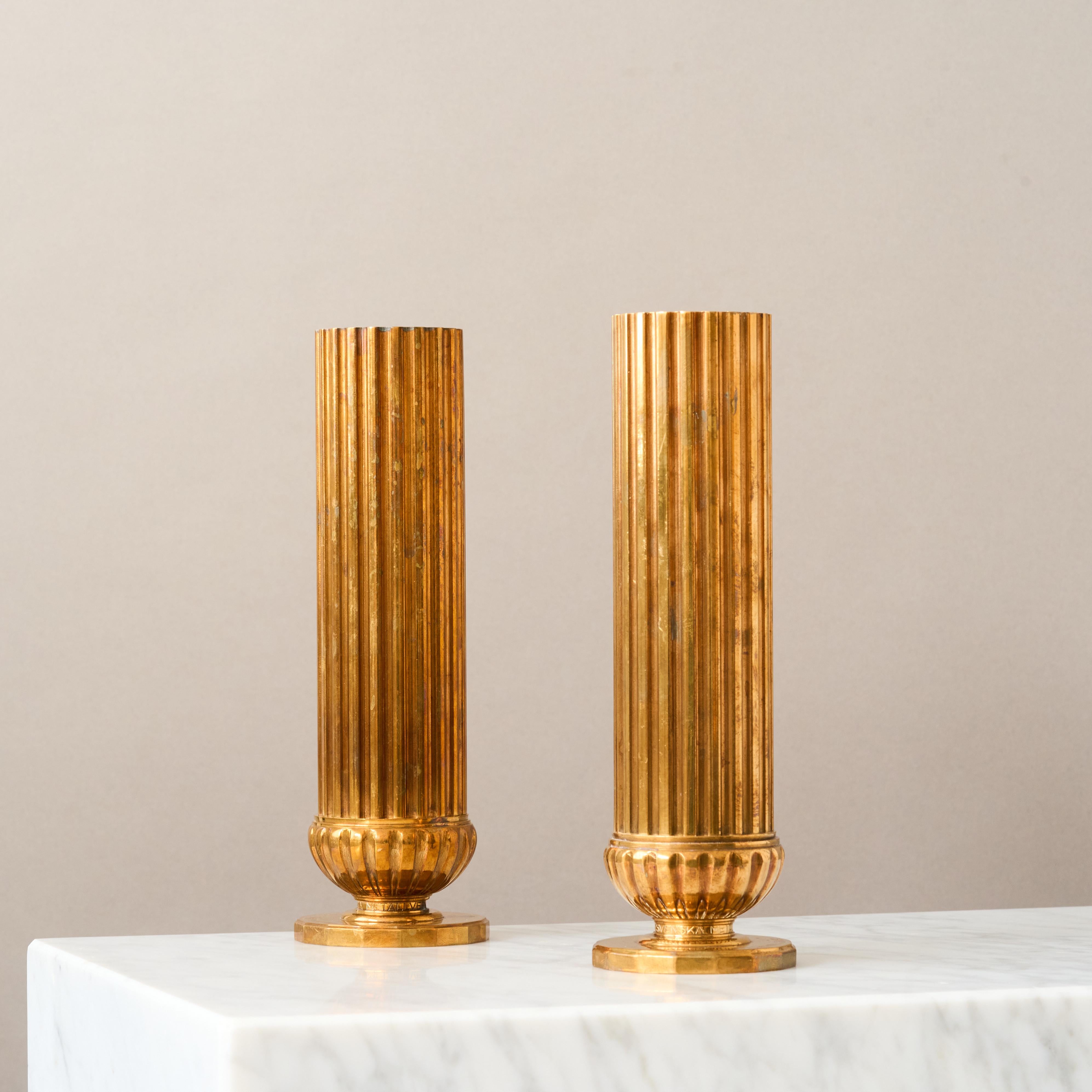 Paar kannelierte Art-Déco-Vasen aus Bronze von SVM Handarbete, Schweden, 1930er Jahre. im Angebot 1