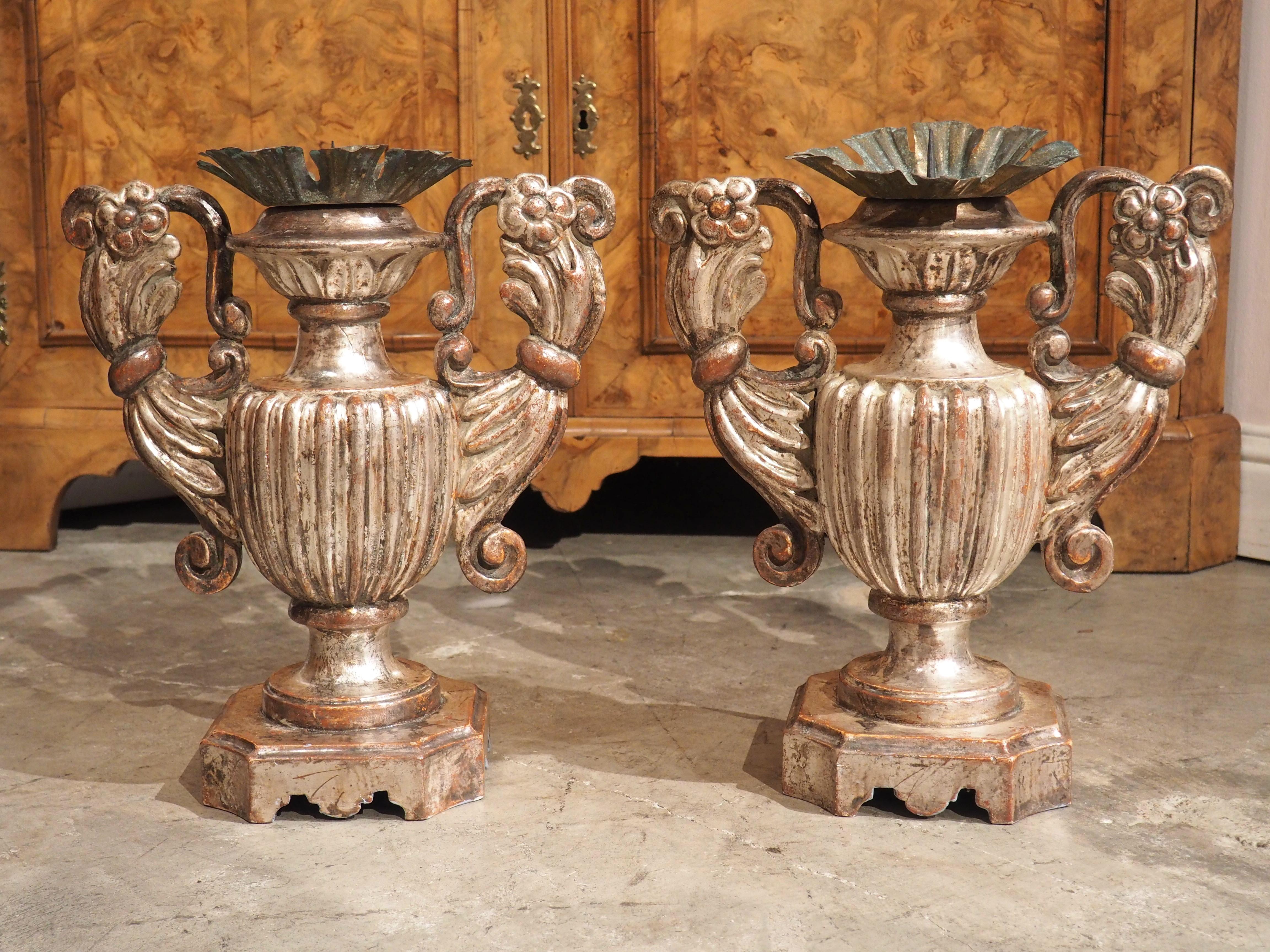 Paar geriffelte Pricket-Kerzenständer aus vergoldetem Silber und vergoldetem Holz aus der Toskana, Italien im Angebot 12