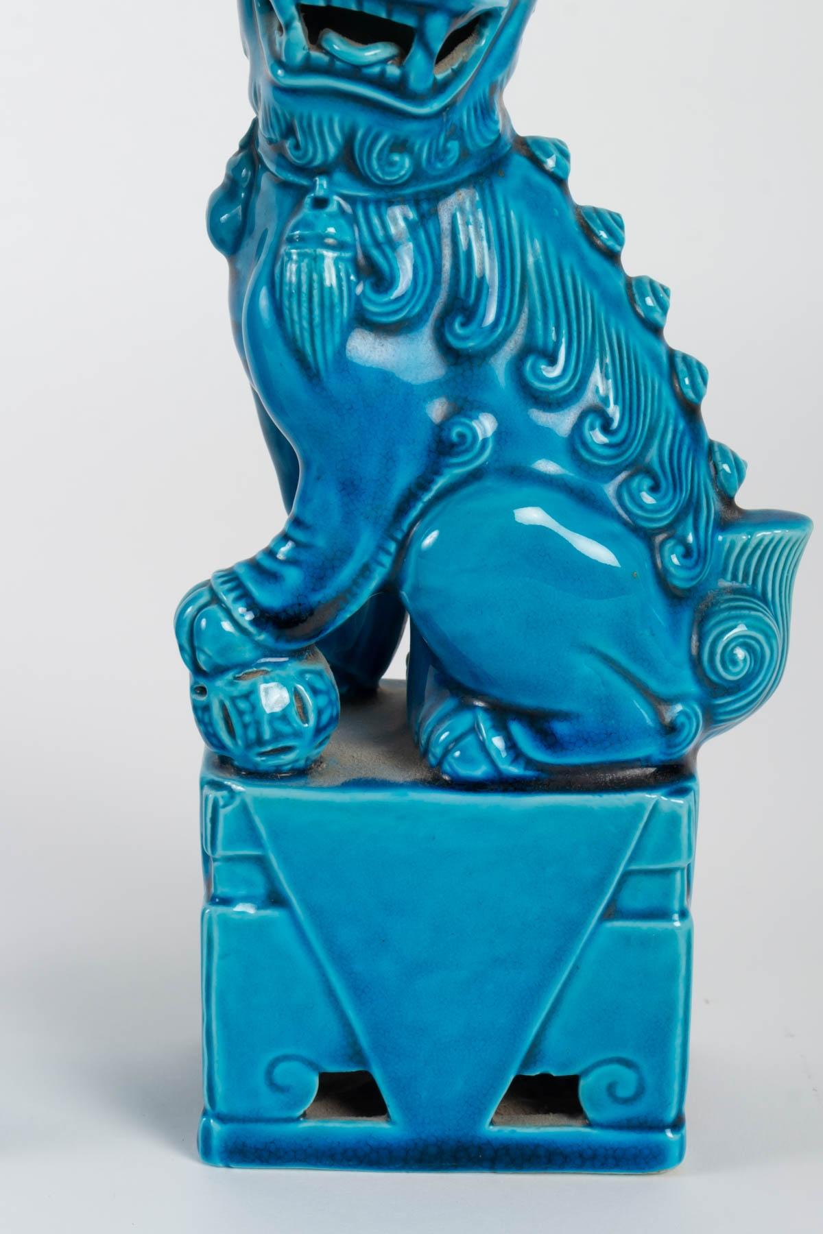 Chinoiserie Pair of Fô Dogs in Blue Porcelain, Chinese Work from the End of the 19th Century