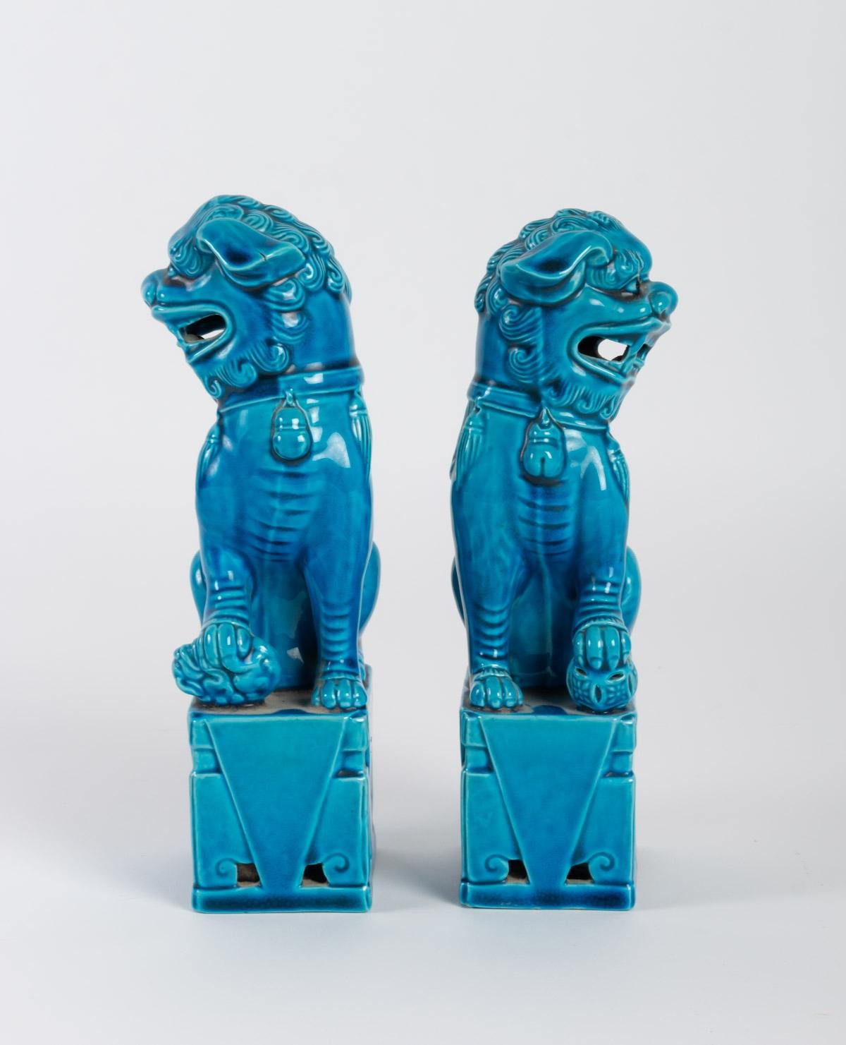 Pair of Fô Dogs in Blue Porcelain, Chinese Work from the End of the 19th Century In Good Condition In Saint-Ouen, FR
