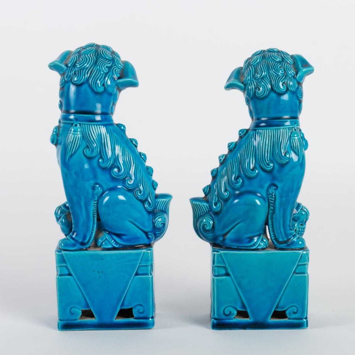 Pair of Fô Dogs in Blue Porcelain, Chinese Work from the End of the 19th Century 1