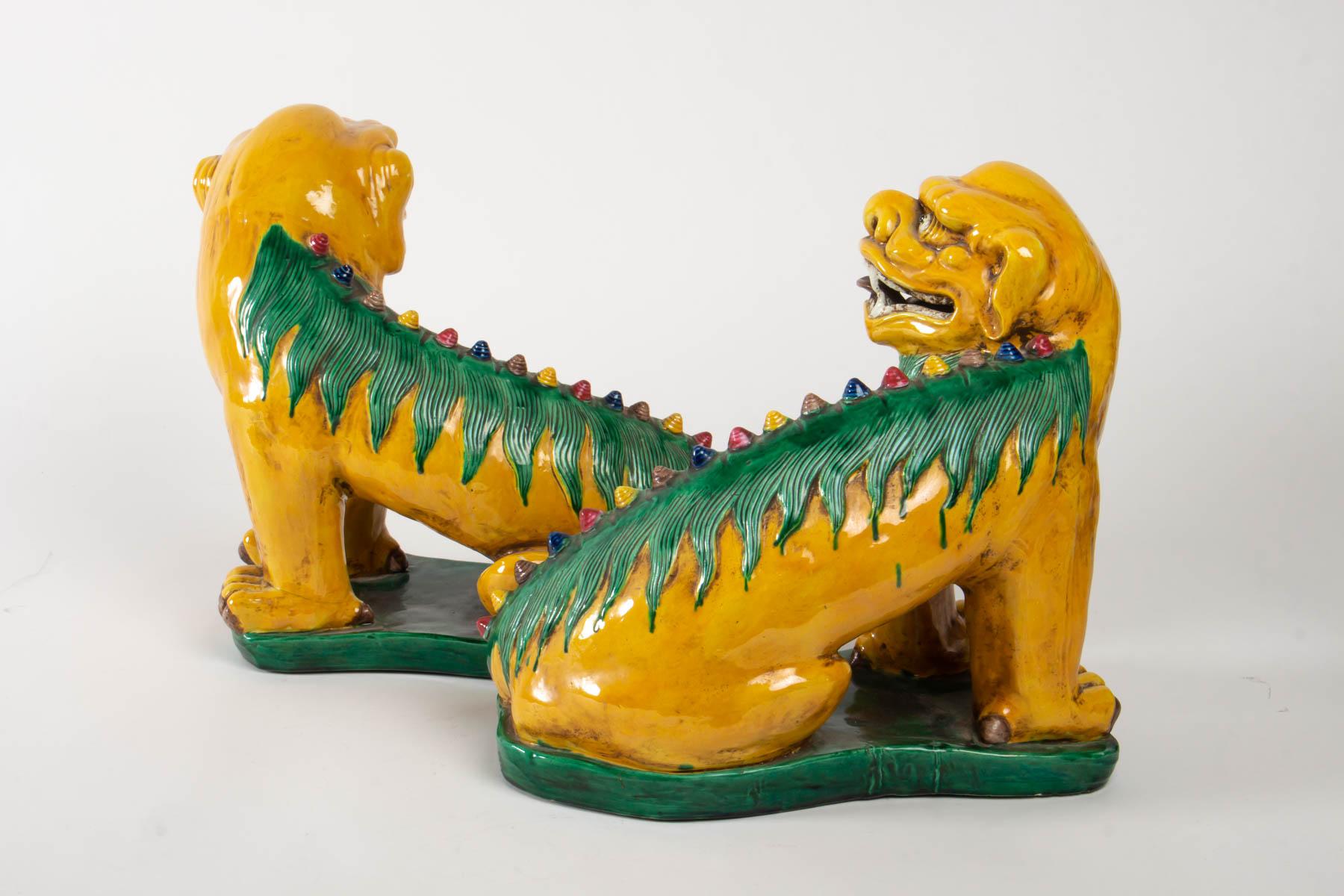 Chinese Pair of Fô Dogs Porcelain Polychrome Belle Dominante Yellow, China, 1920