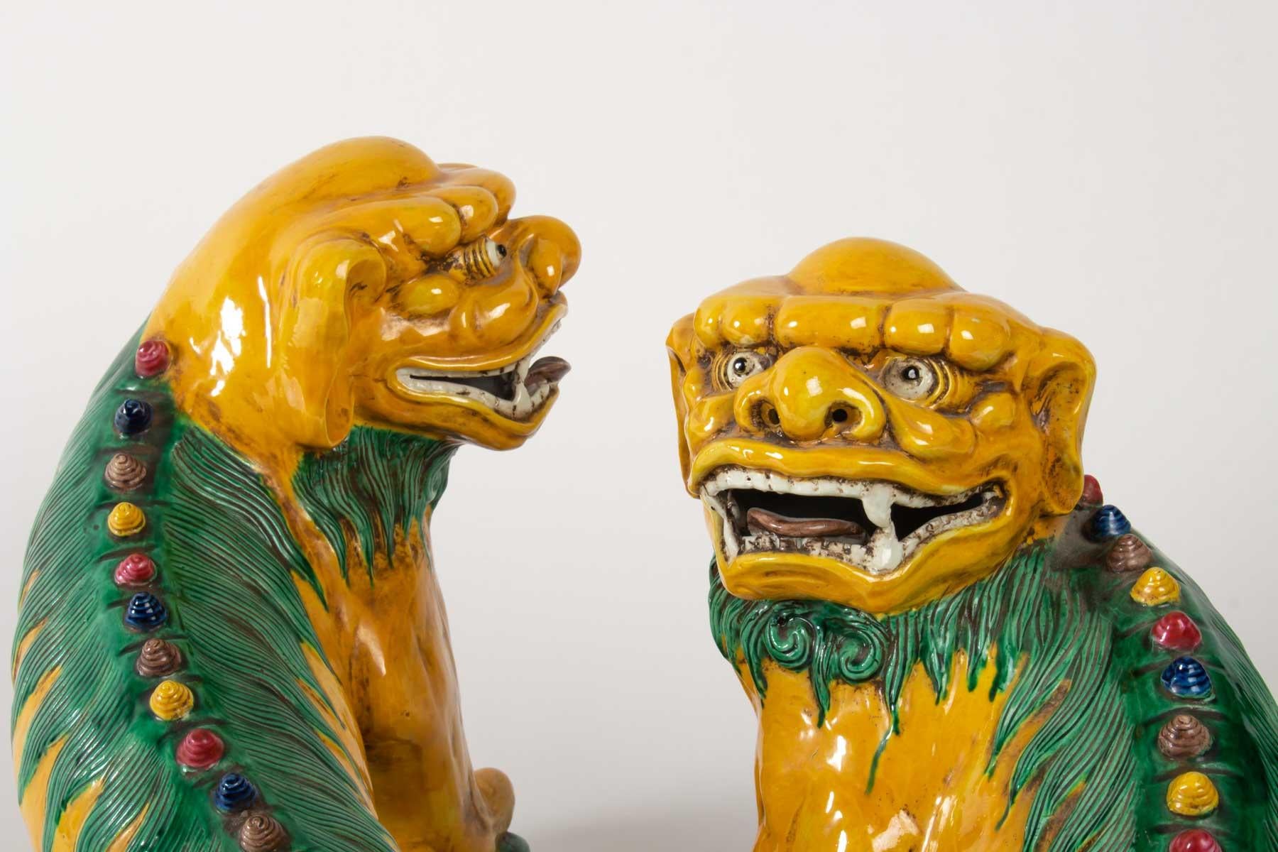 Early 20th Century Pair of Fô Dogs Porcelain Polychrome Belle Dominante Yellow, China, 1920