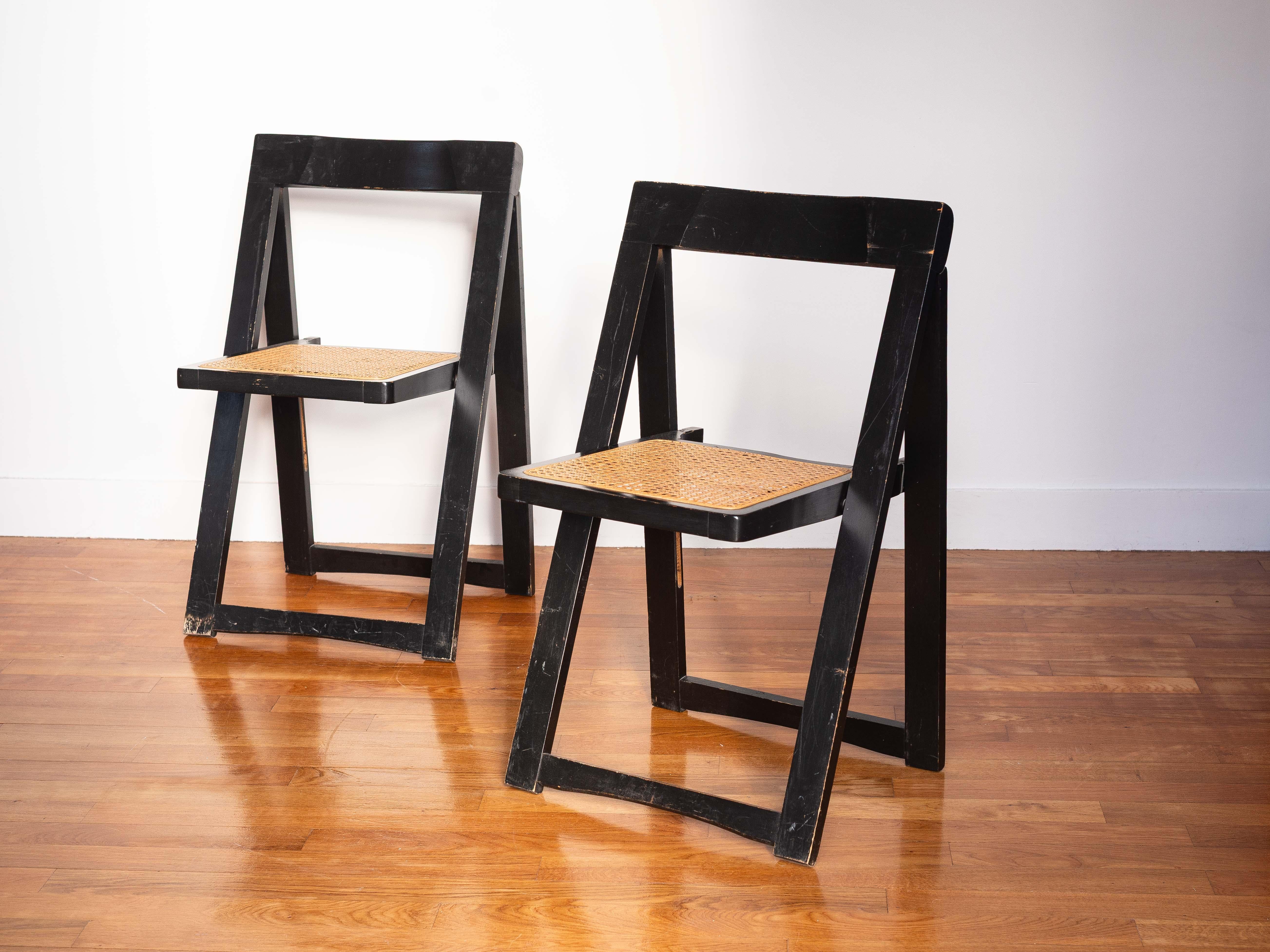 Laccato Pair of Foldable Chairs - Aldo Jacober for Bazzani, Wood & Rattan - Italy 1960s in vendita