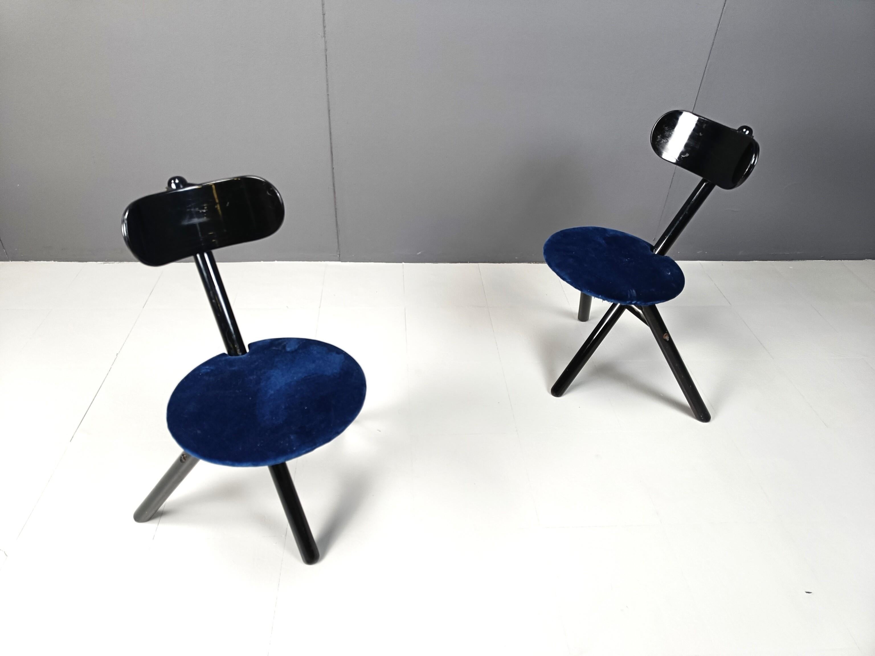 Pair of tripod foldable bar stools by Calligaris made from black lacquered wooden bases and blue velvet upholstery

1990s - Italy

Good condition with normal age related wear

Dimensions: 
Height: 80cm
Width: 60cm
Depth: 50cm
Seat height: