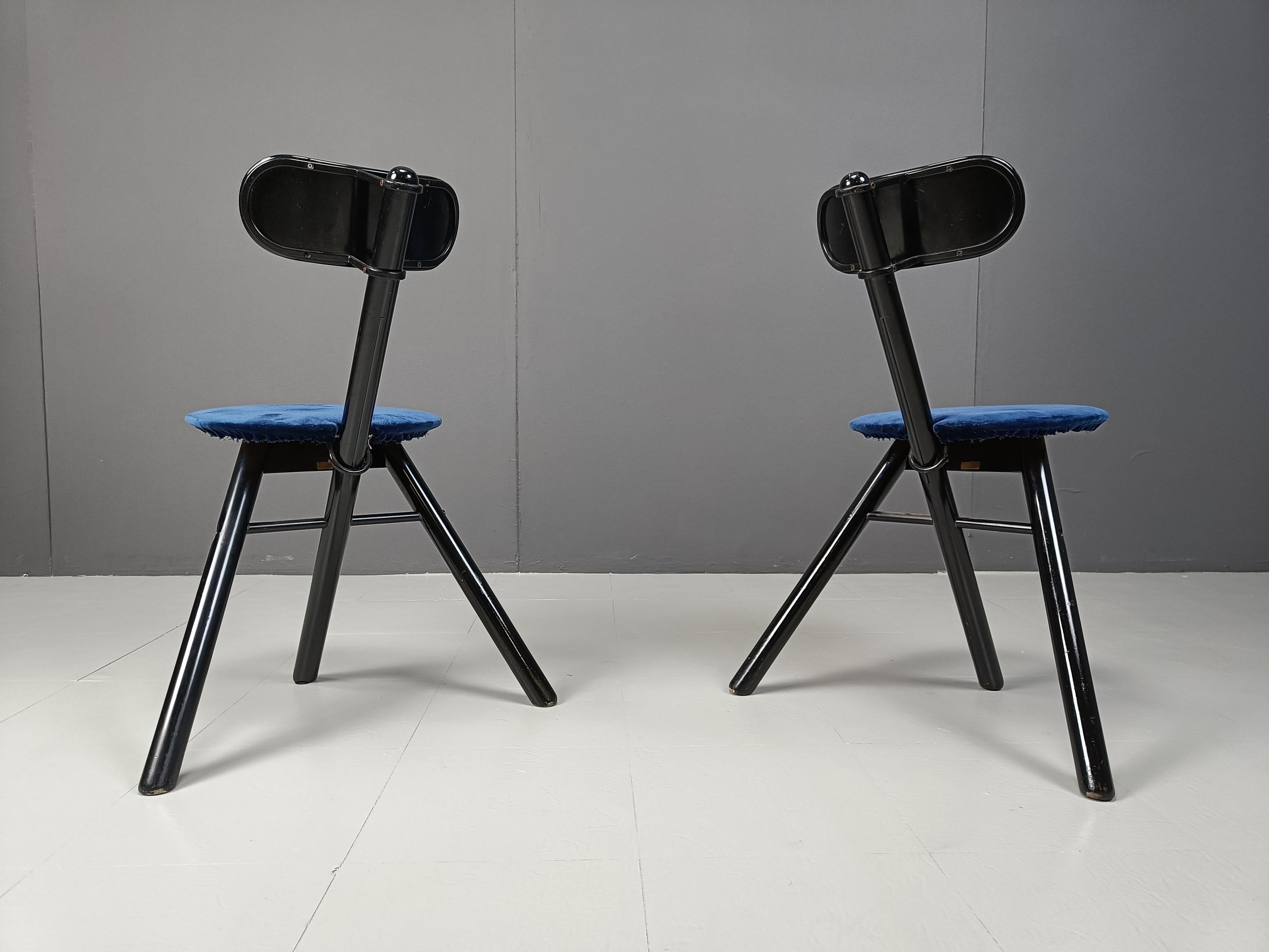 Pair of foldable stools by Calligaris, 1990s In Good Condition For Sale In Leuven, Vlaams Gewest