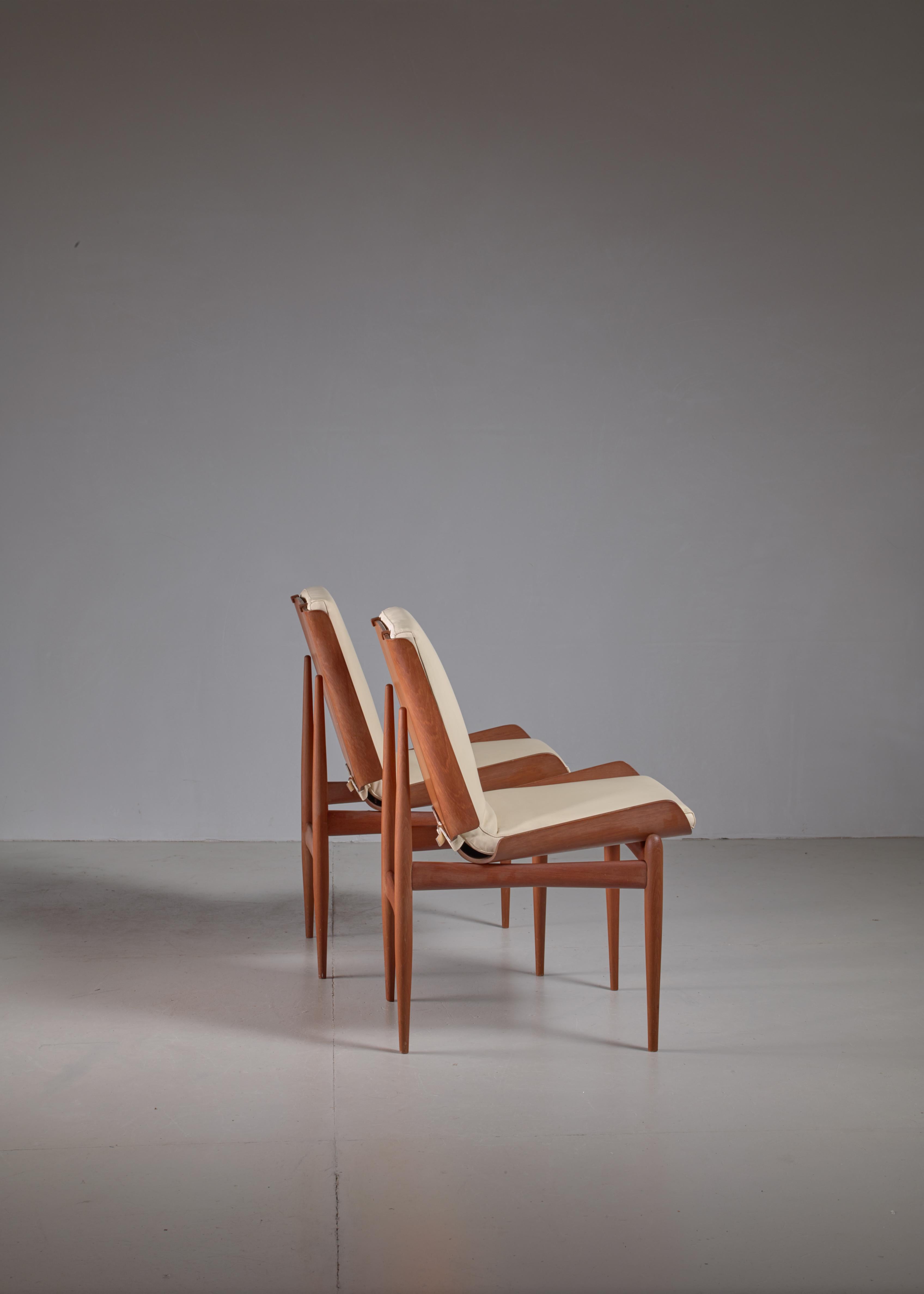 Mid-20th Century Pair of Folded Plywood and Leather Italian Side Chairs, 1950s For Sale