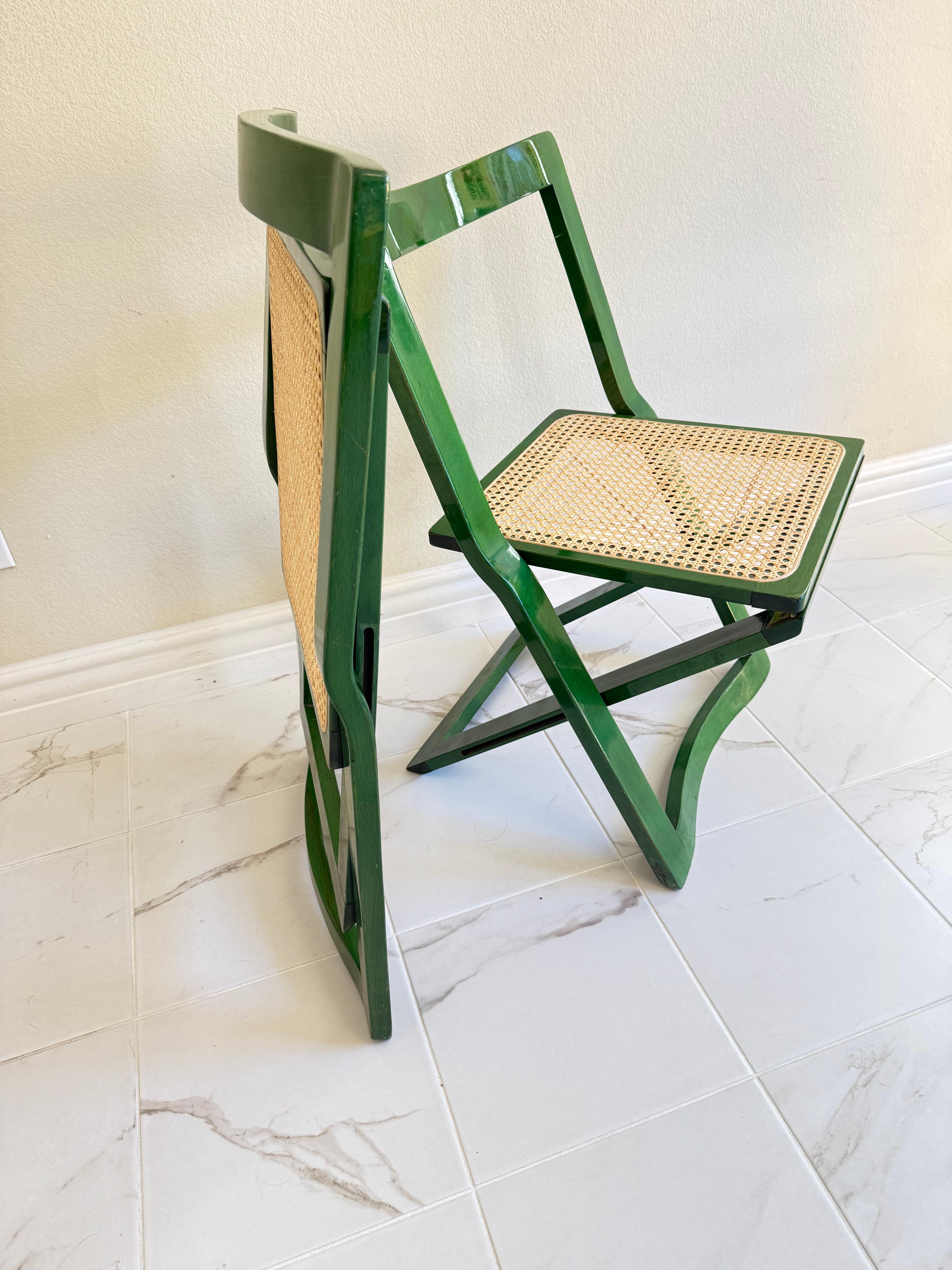 Pair of folding Chairs in Green Lacquer by Aldo Jacober for Alberto Bazzani For Sale 3