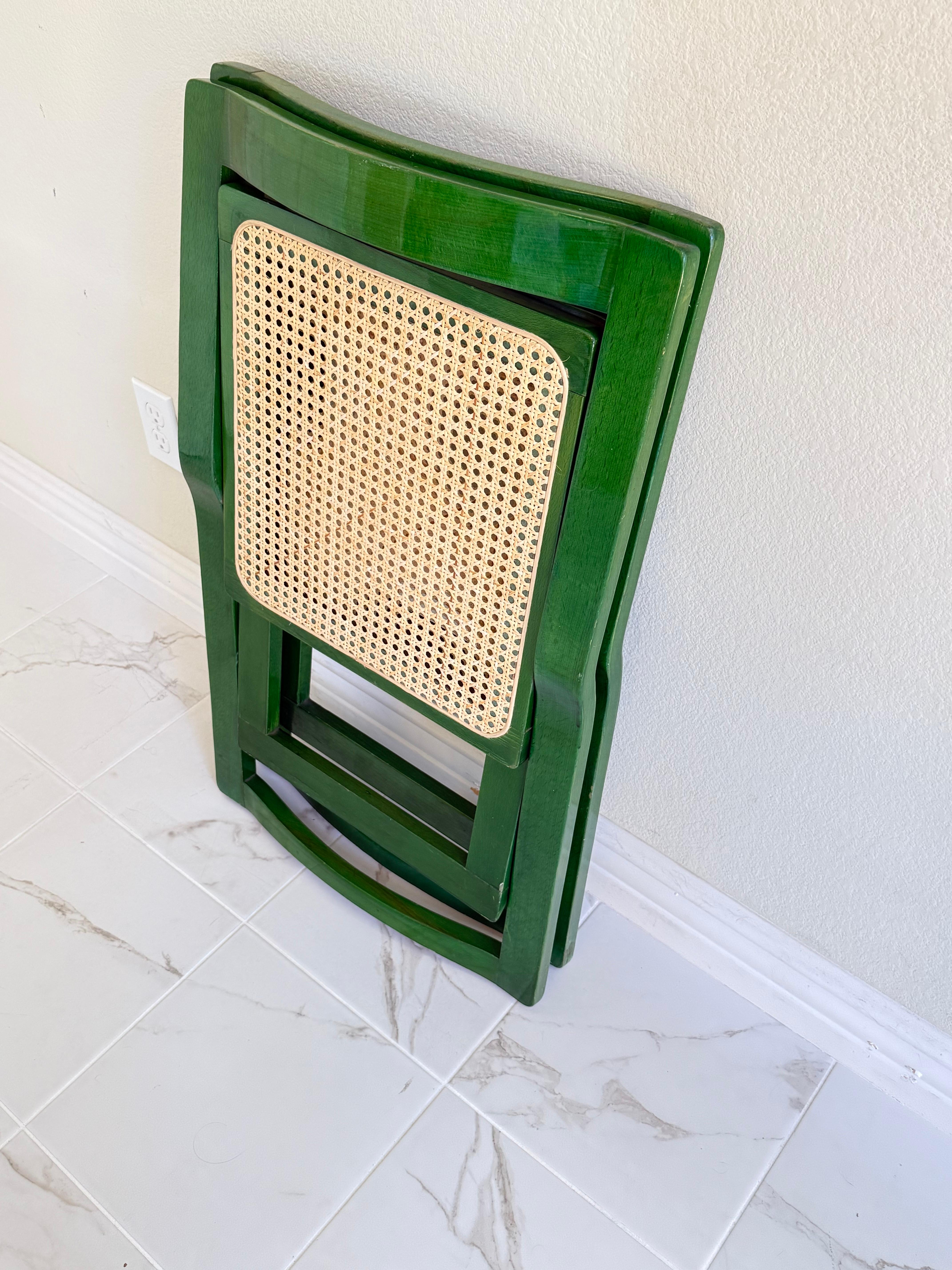 Pair of folding Chairs in Green Lacquer by Aldo Jacober for Alberto Bazzani For Sale 4