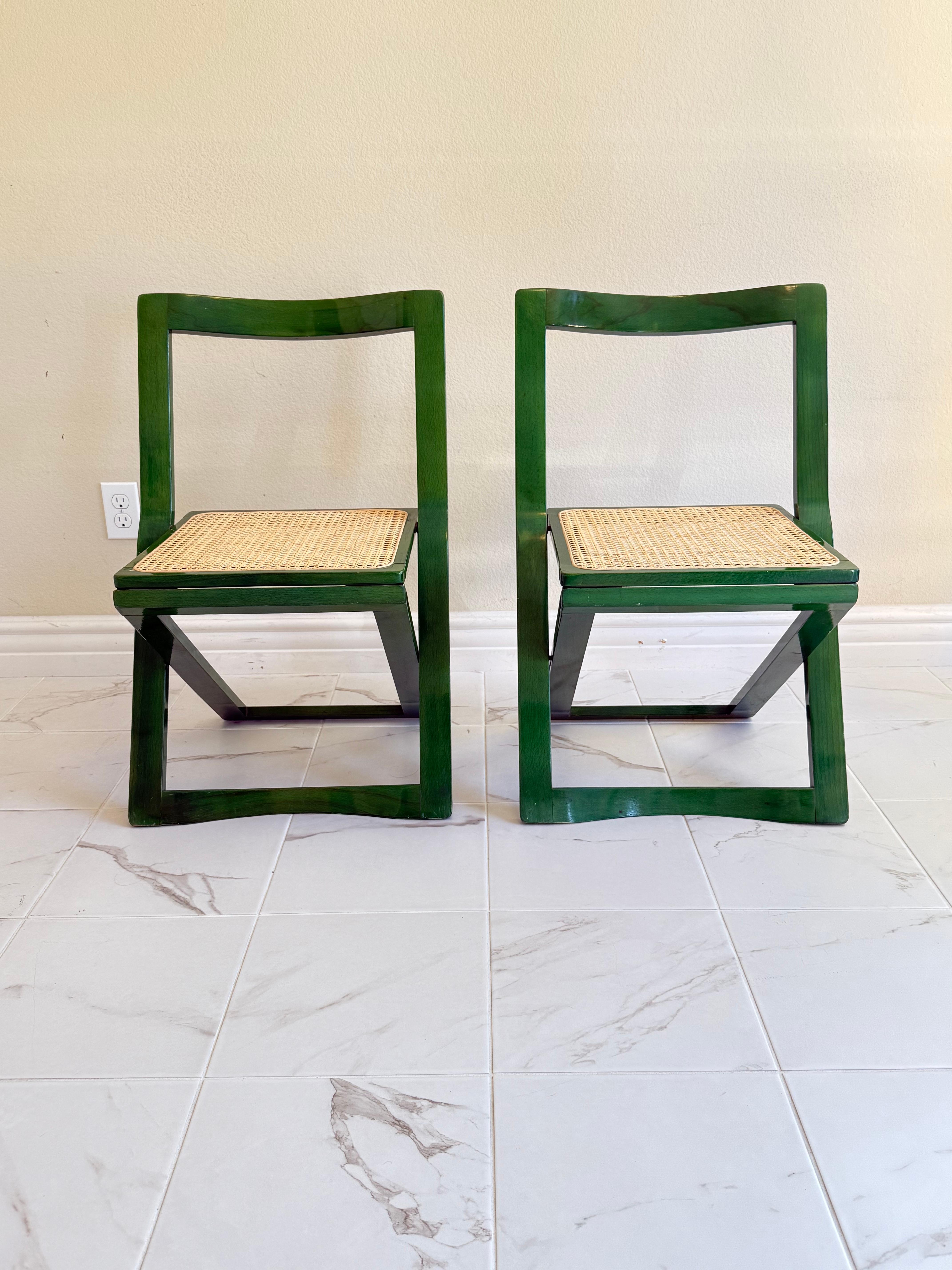 Mid-Century Modern Pair of folding Chairs in Green Lacquer by Aldo Jacober for Alberto Bazzani For Sale