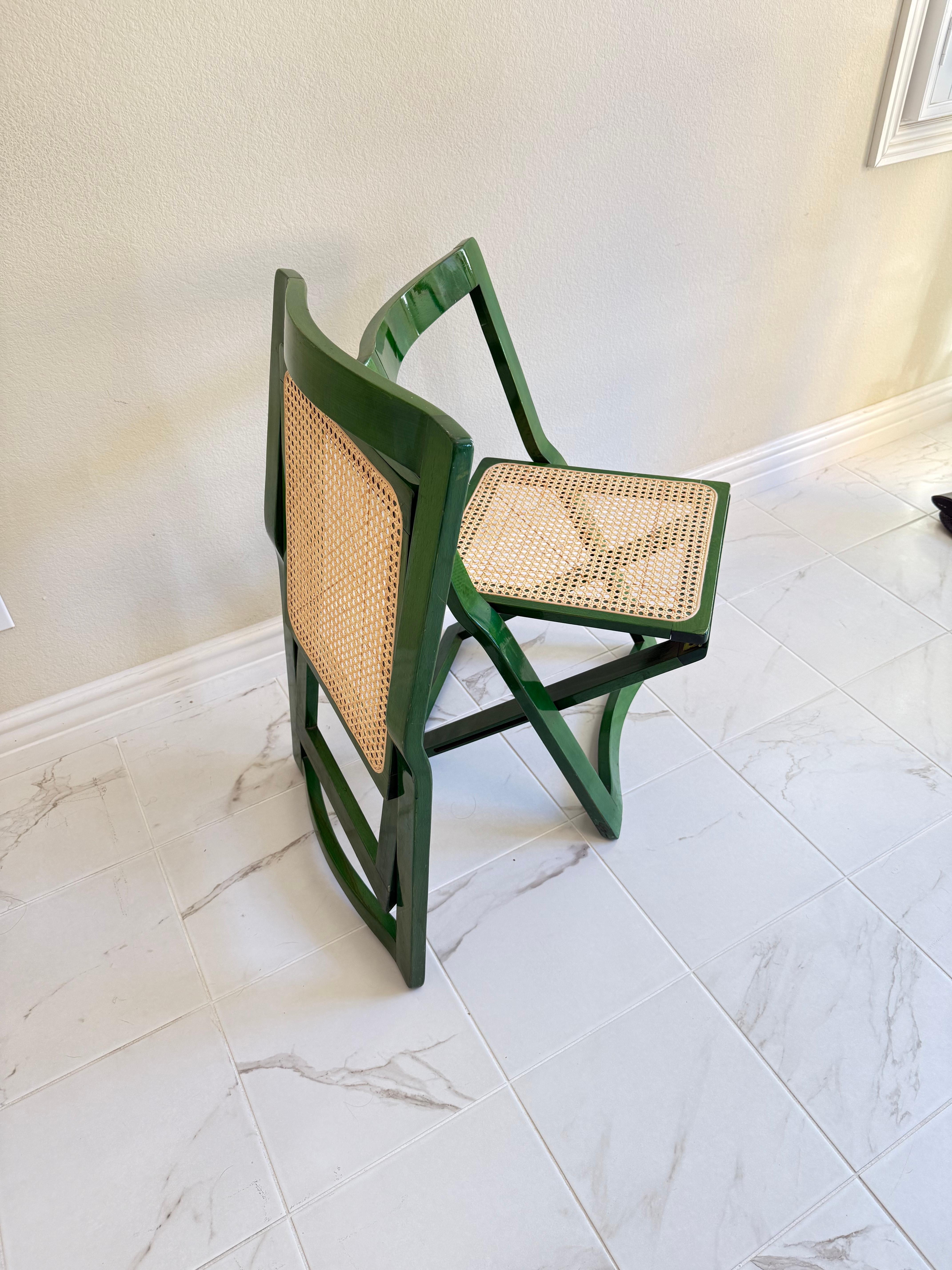 Pair of folding Chairs in Green Lacquer by Aldo Jacober for Alberto Bazzani For Sale 2