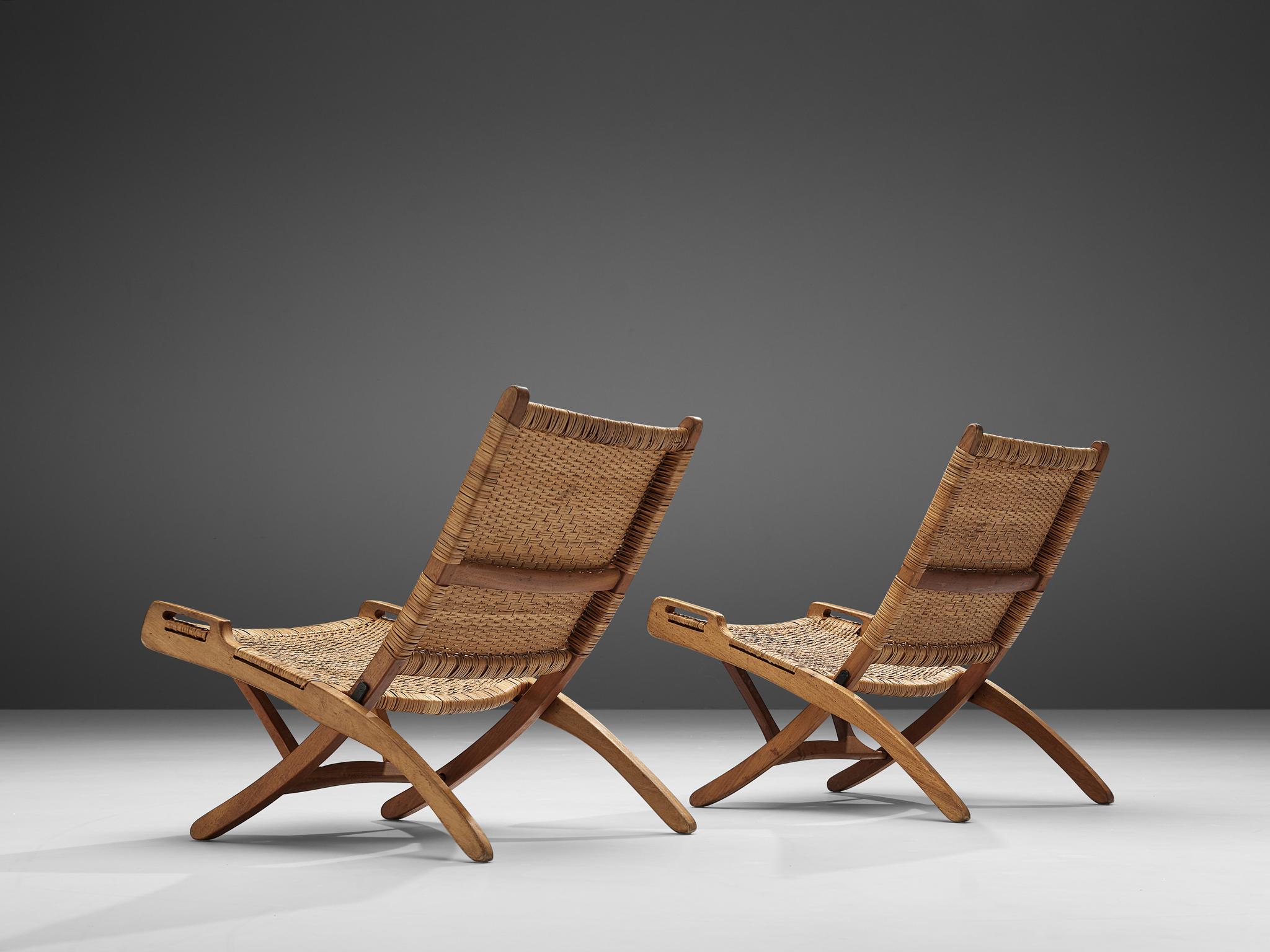 Scandinavian Modern Pair of Folding Chairs in Wicker and Wood