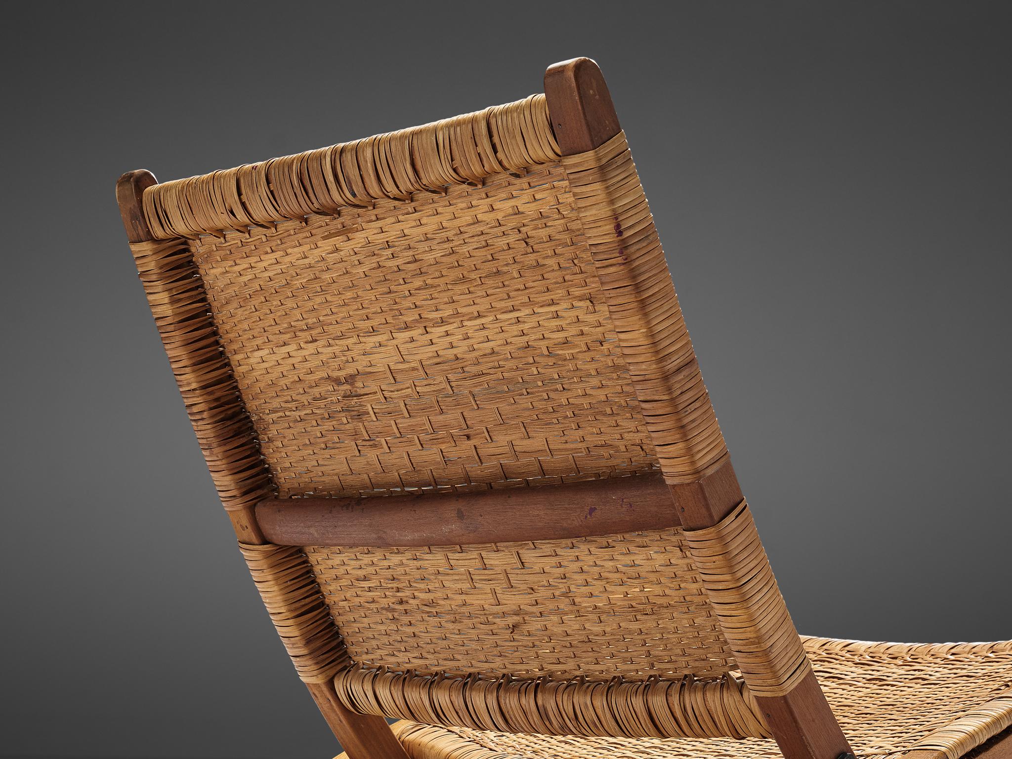Mid-20th Century Pair of Folding Chairs in Wicker and Wood