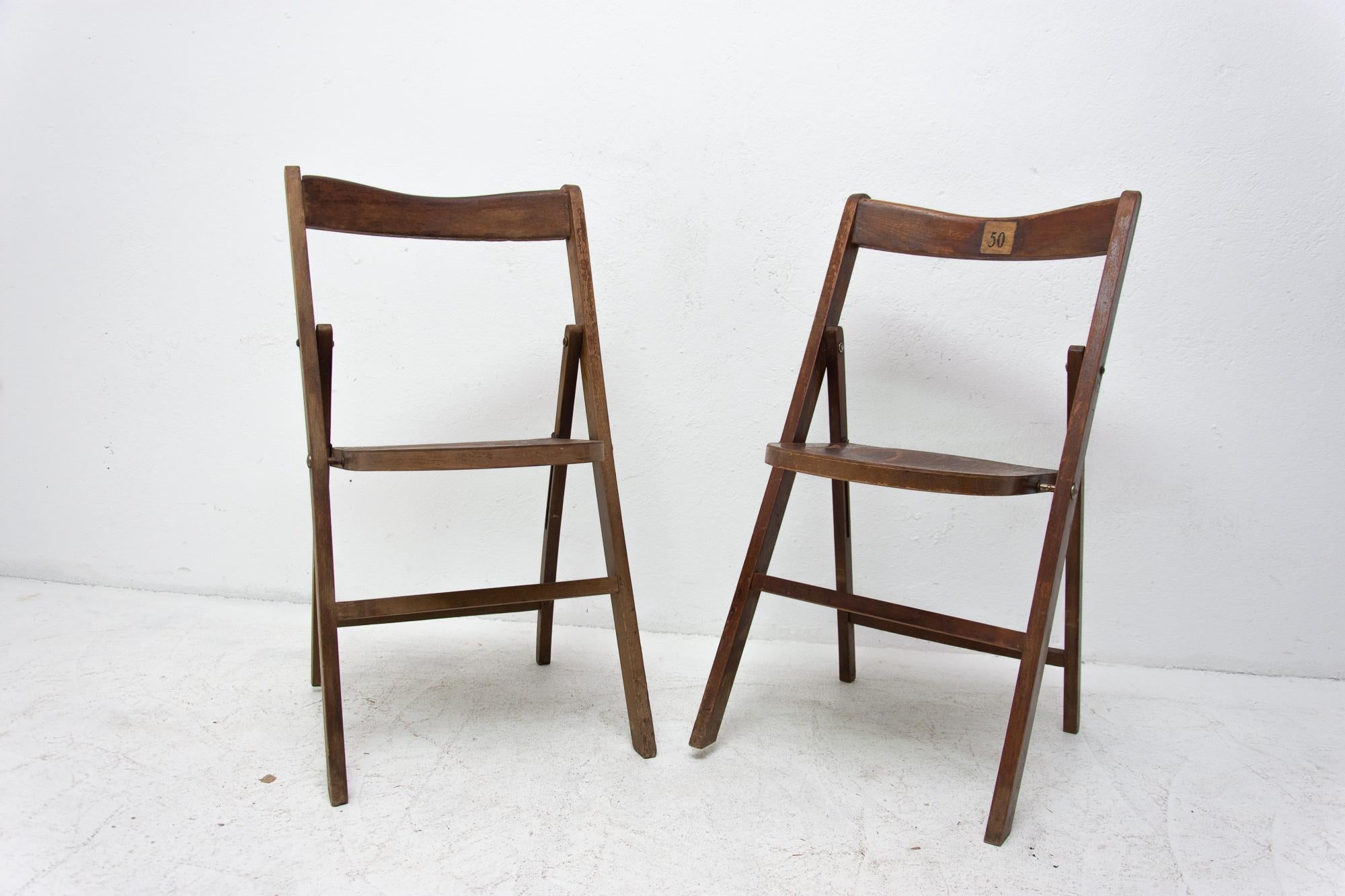 Pair of folding cinema or theater seats. Made in the former Czechoslovakia in the 1960s. It´s made of beechwood.

In good vintage condition. Price is for the piece.

Measures: Seat height 47 cm.