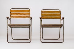 Paire de chaises pliantes « Portefeuille » en lattes de Beeche et acier - France, années 1960