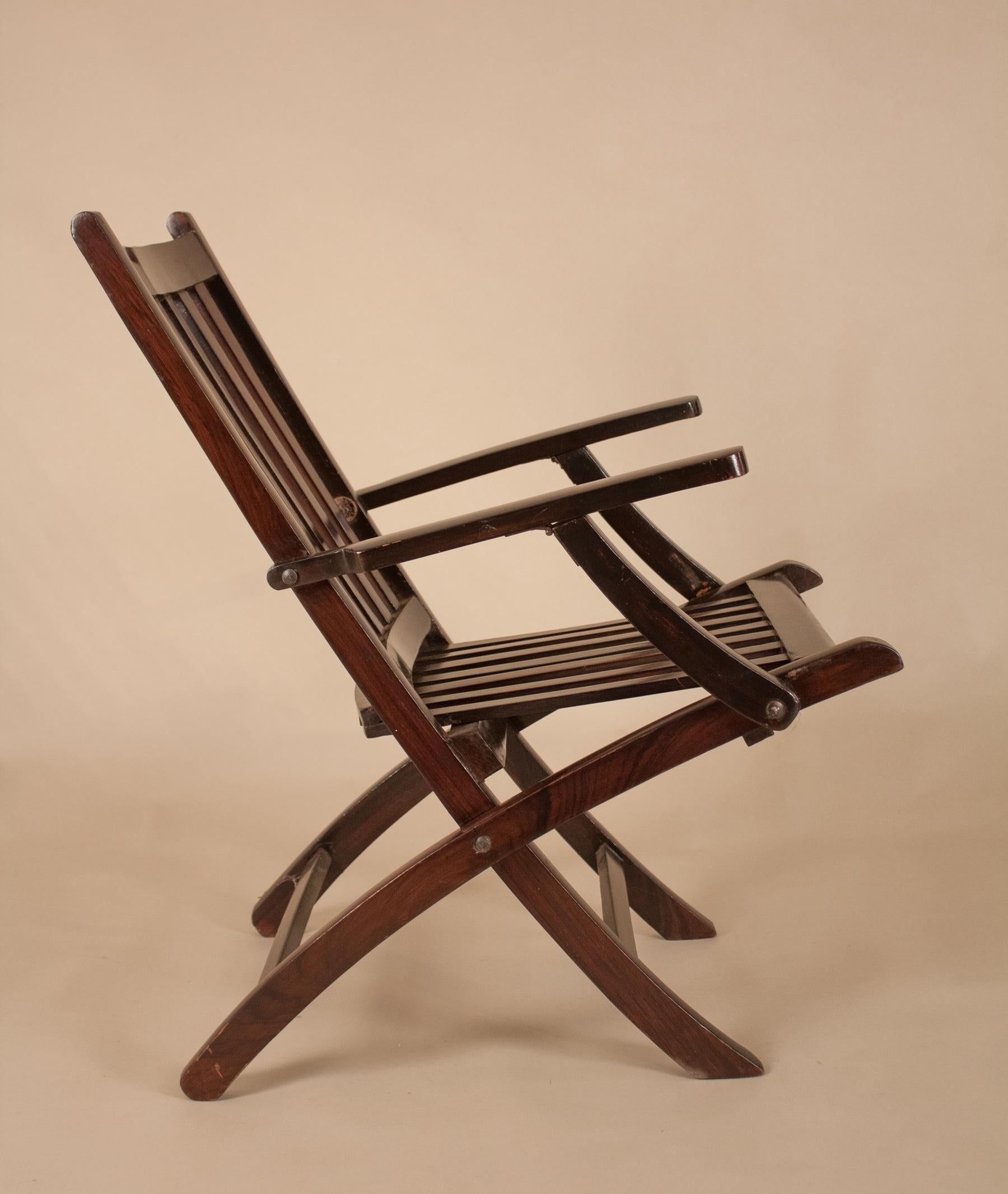 Pair of Folding Rosewood Steamer Deck Chairs In Good Condition In Heath, MA