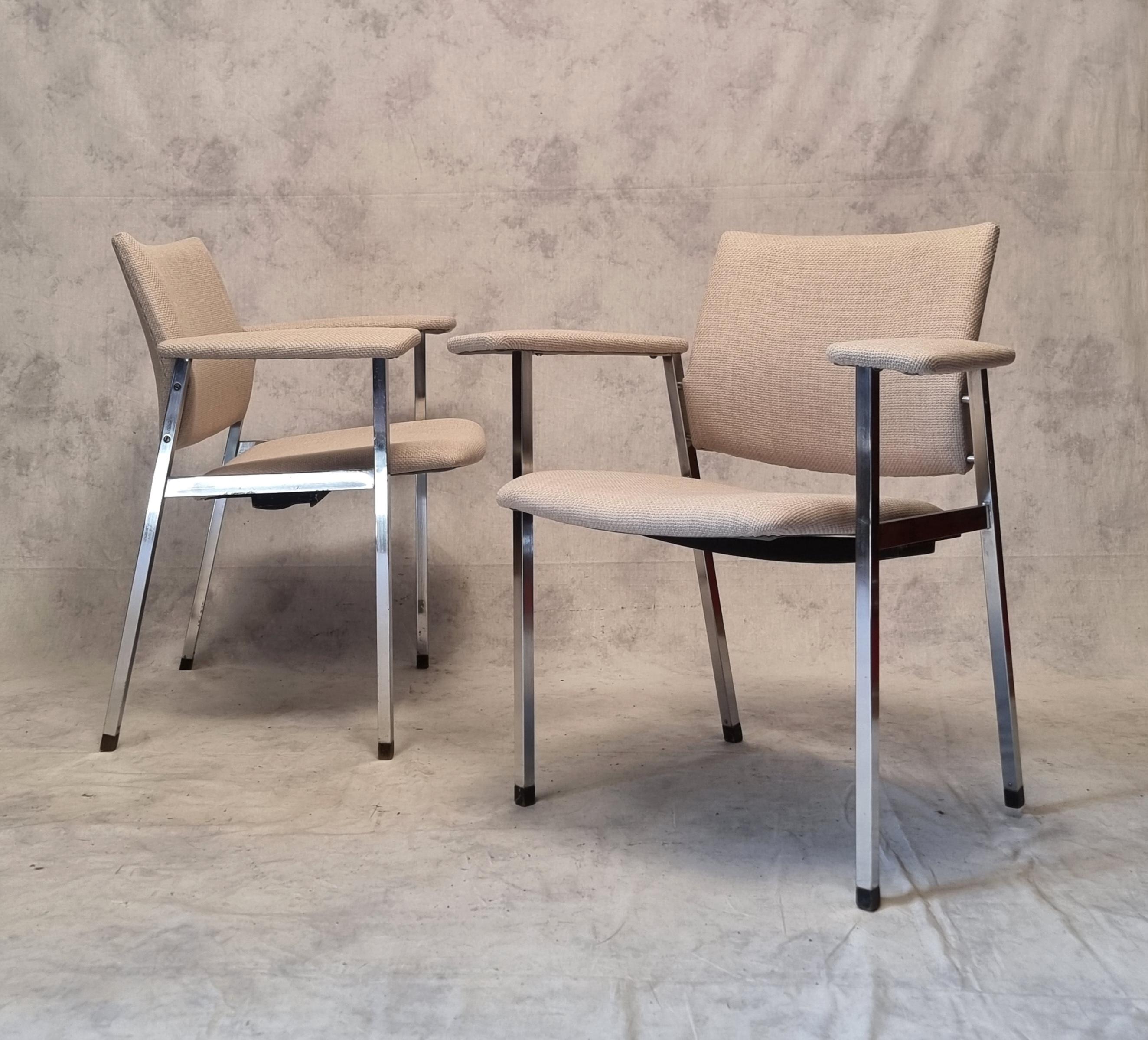 Pair Of Folding Seat Armchairs, Fritz Hansen, Chromed Metal, circa 1970 In Good Condition For Sale In SAINT-OUEN-SUR-SEINE, FR