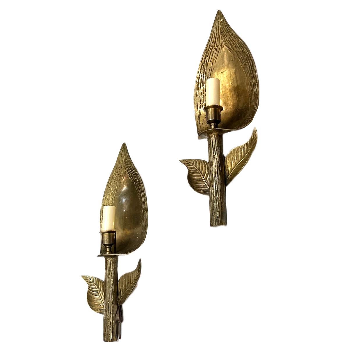 Pair of Italian circa 1960's patinated bronze sconces with foliage motif.

Measurements:
Height: 15
